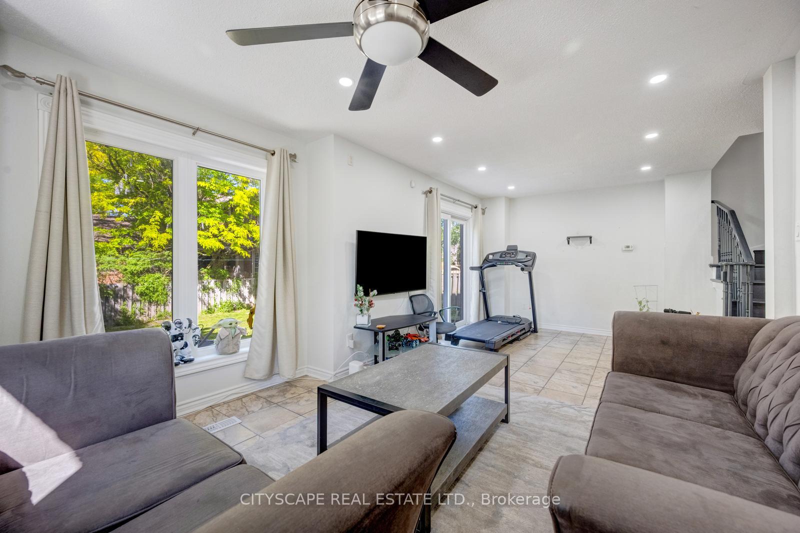 Photo 12 of 65 Mullis Crescent, Brampton, Fletcher's West — HOMEH