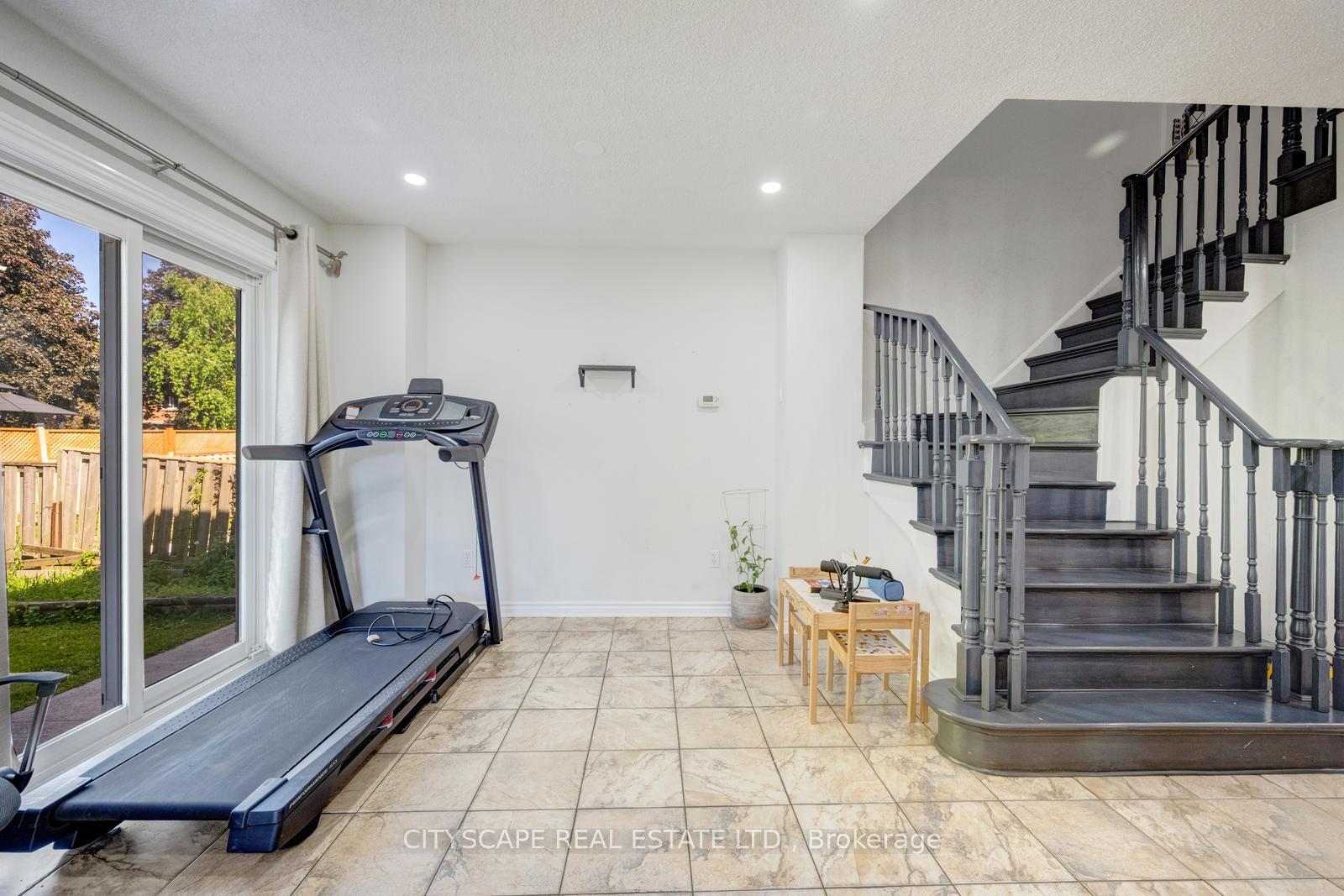 Photo 13 of 65 Mullis Crescent, Brampton, Fletcher's West — HOMEH
