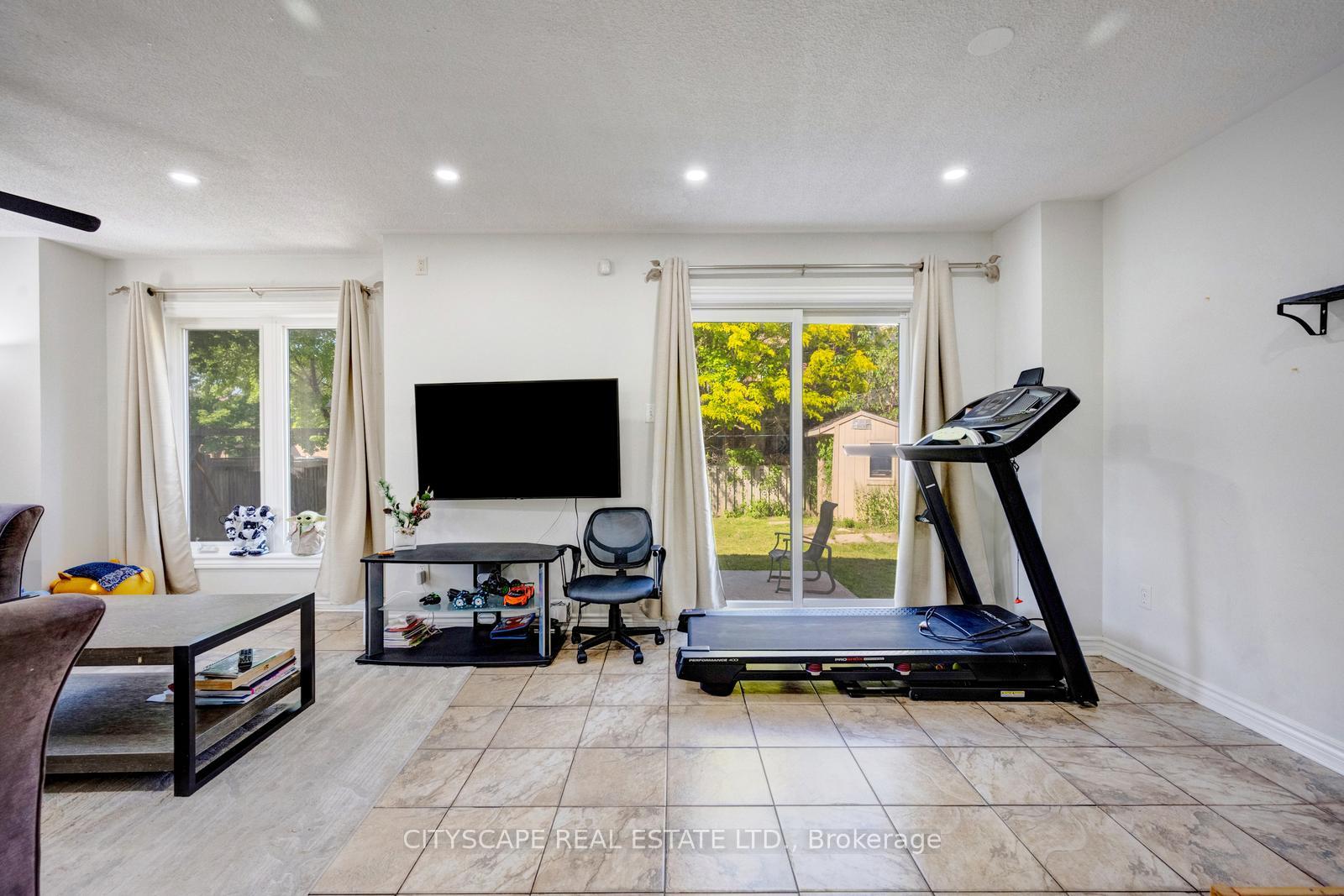 Photo 15 of 65 Mullis Crescent, Brampton, Fletcher's West — HOMEH