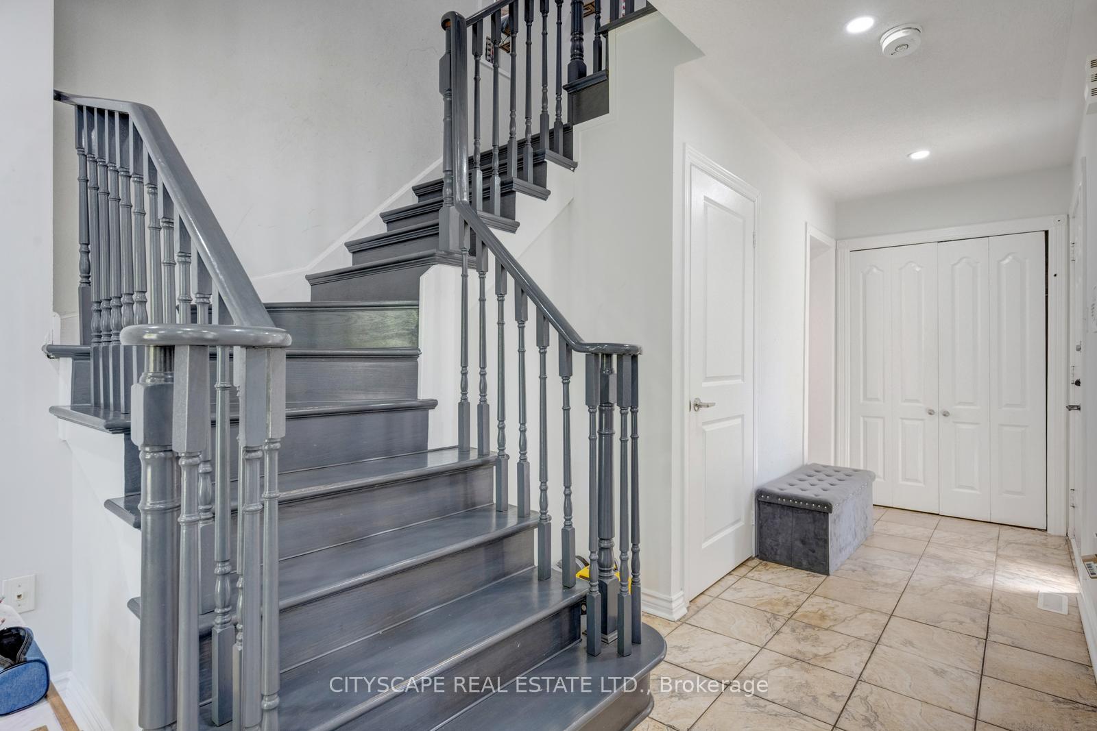 Photo 16 of 65 Mullis Crescent, Brampton, Fletcher's West — HOMEH