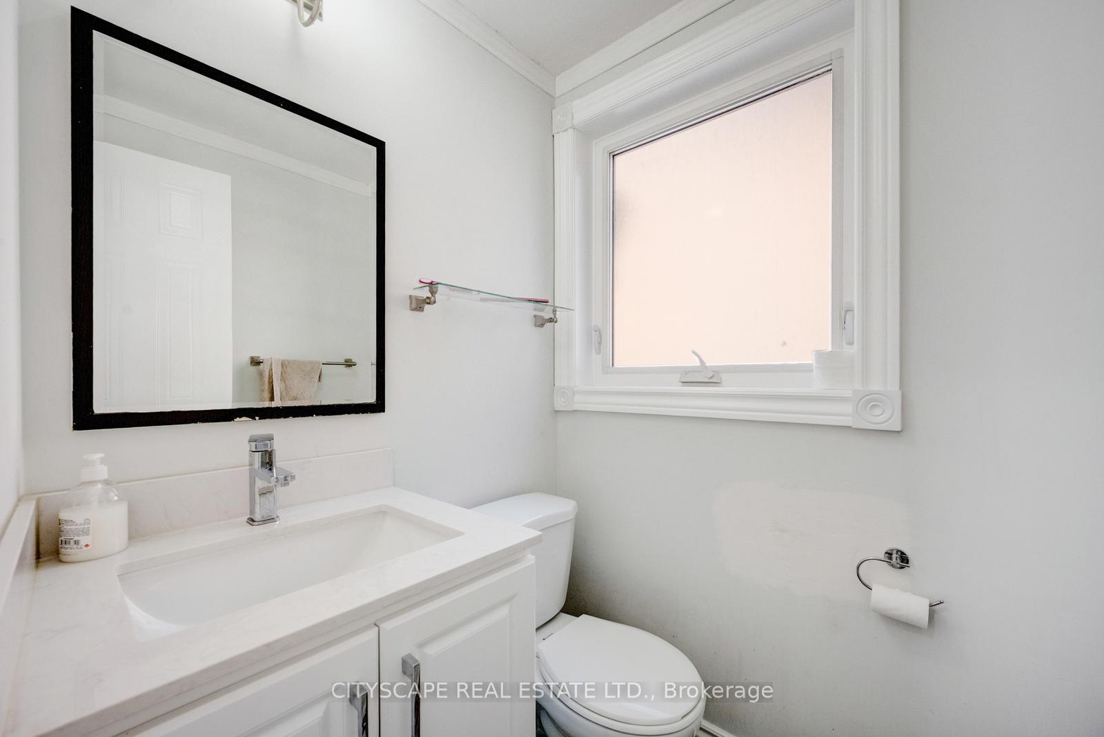 Photo 17 of 65 Mullis Crescent, Brampton, Fletcher's West — HOMEH