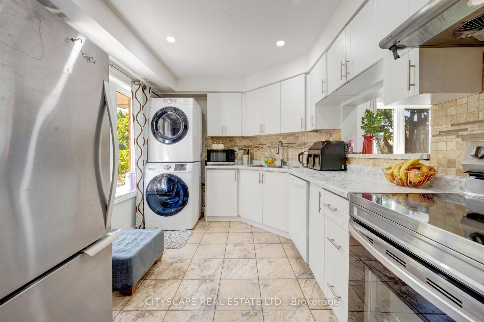 Photo 18 of 65 Mullis Crescent, Brampton, Fletcher's West — HOMEH