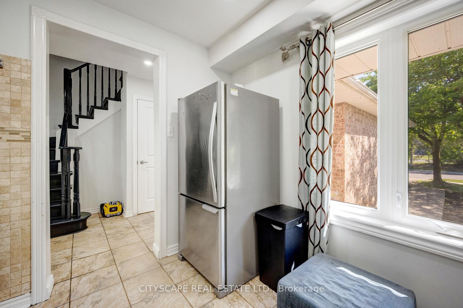 Photo 20 of 65 Mullis Crescent, Brampton, Fletcher's West — HOMEH