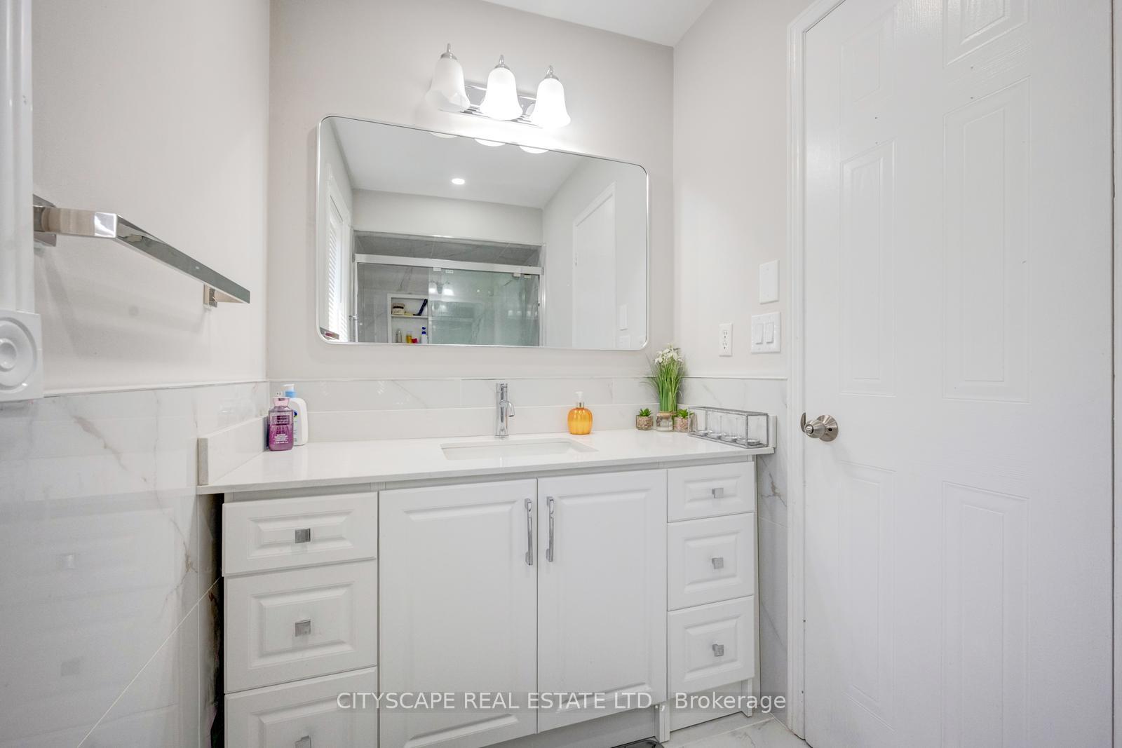 Photo 21 of 65 Mullis Crescent, Brampton, Fletcher's West — HOMEH