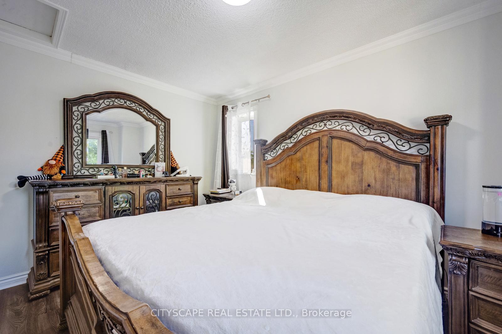 Photo 24 of 65 Mullis Crescent, Brampton, Fletcher's West — HOMEH