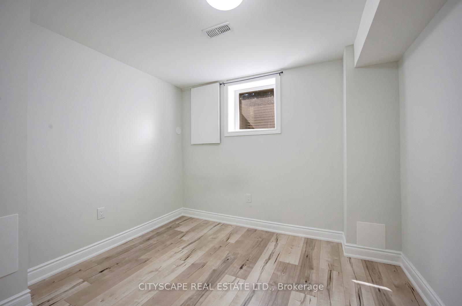 Photo 30 of 65 Mullis Crescent, Brampton, Fletcher's West — HOMEH