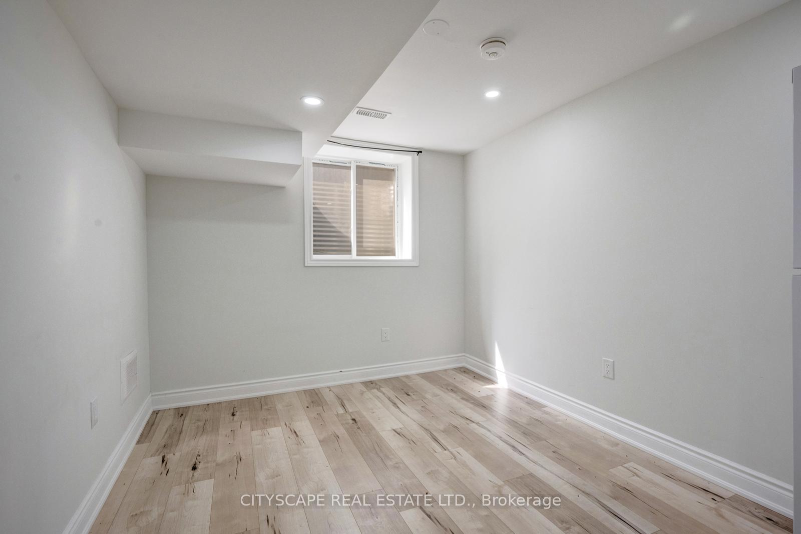 Photo 34 of 65 Mullis Crescent, Brampton, Fletcher's West — HOMEH
