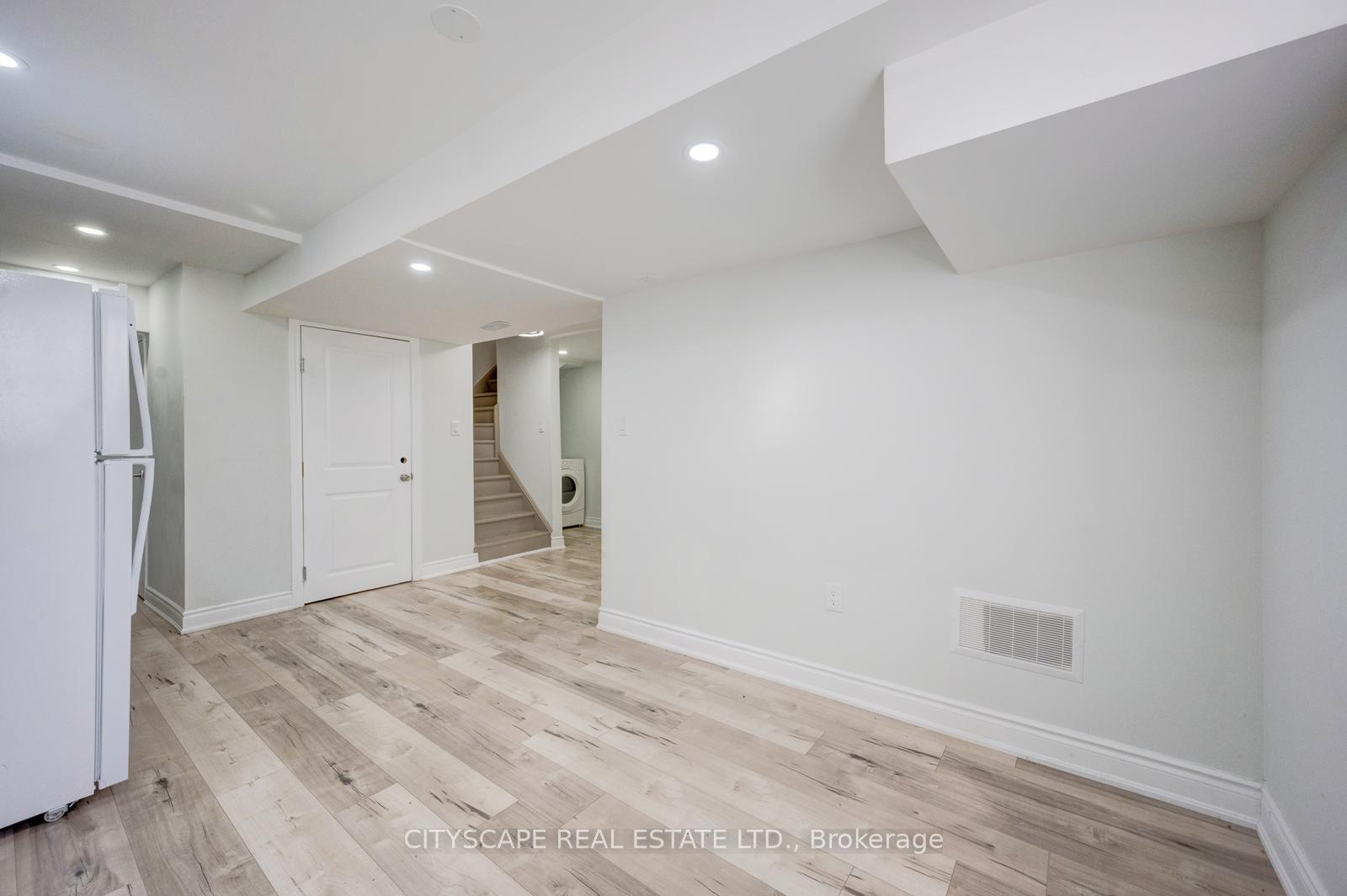 Photo 36 of 65 Mullis Crescent, Brampton, Fletcher's West — HOMEH