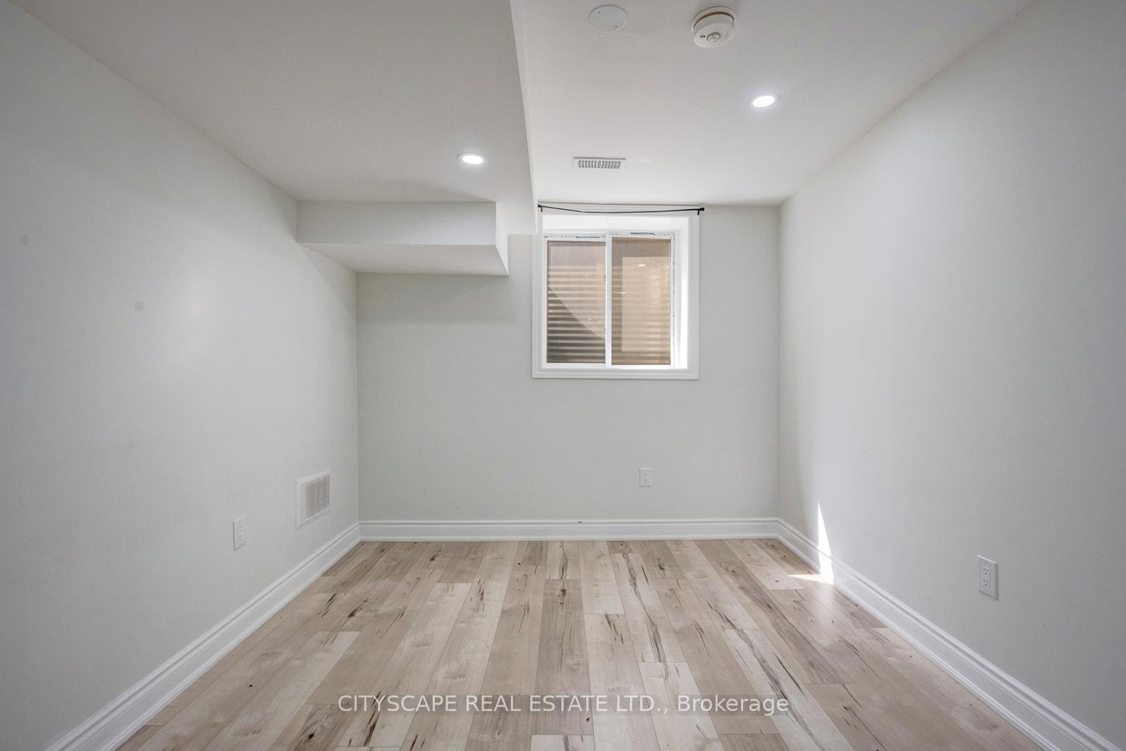 Photo 37 of 65 Mullis Crescent, Brampton, Fletcher's West — HOMEH