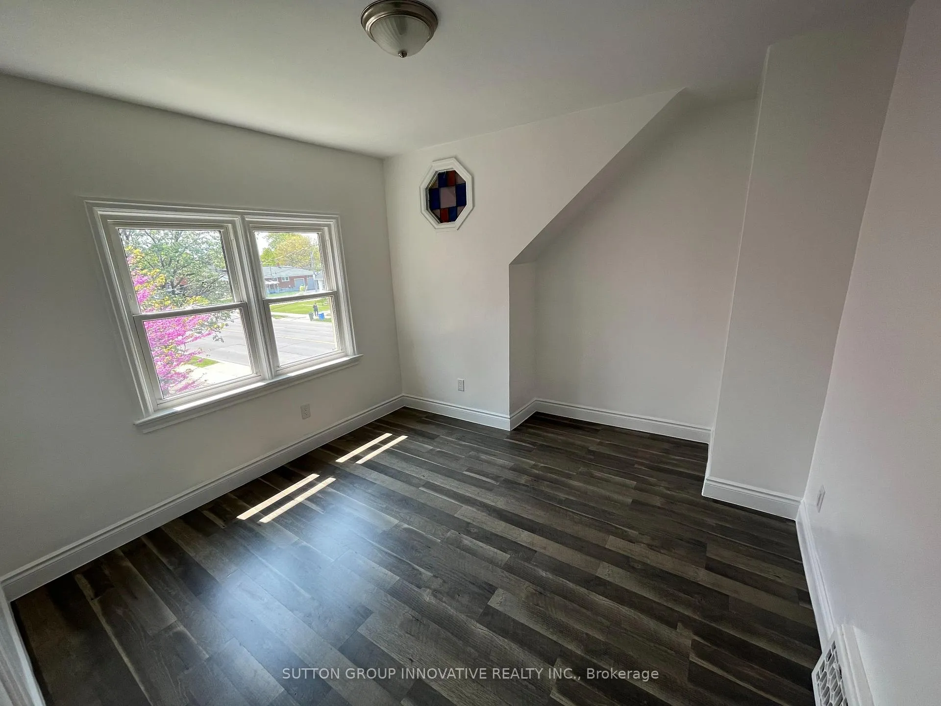 Photo 13 of Unit 1, 801 Upper Wellington Street, Hamilton, Balfour — HOMEH