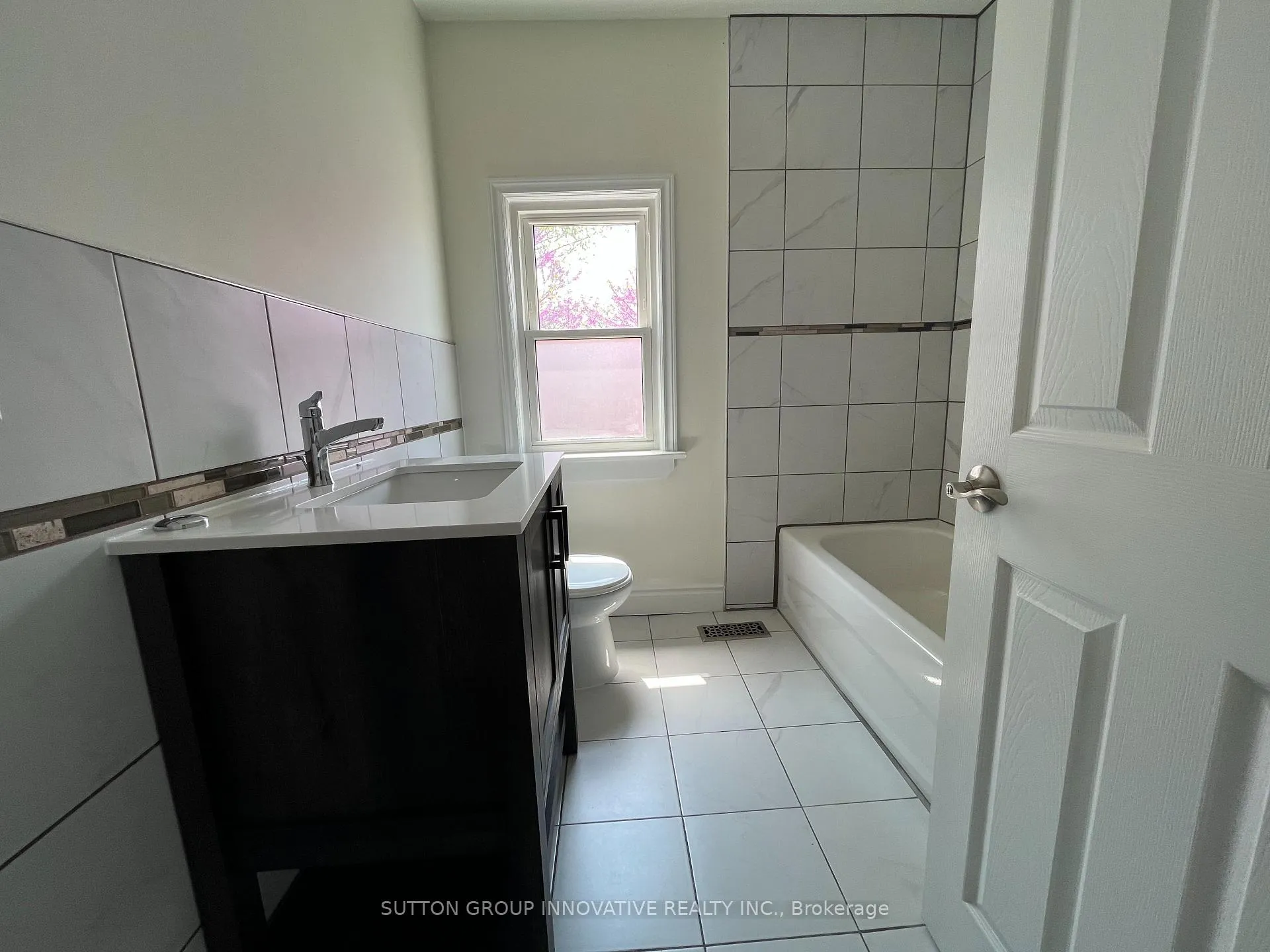 Photo 19 of Unit 1, 801 Upper Wellington Street, Hamilton, Balfour — HOMEH