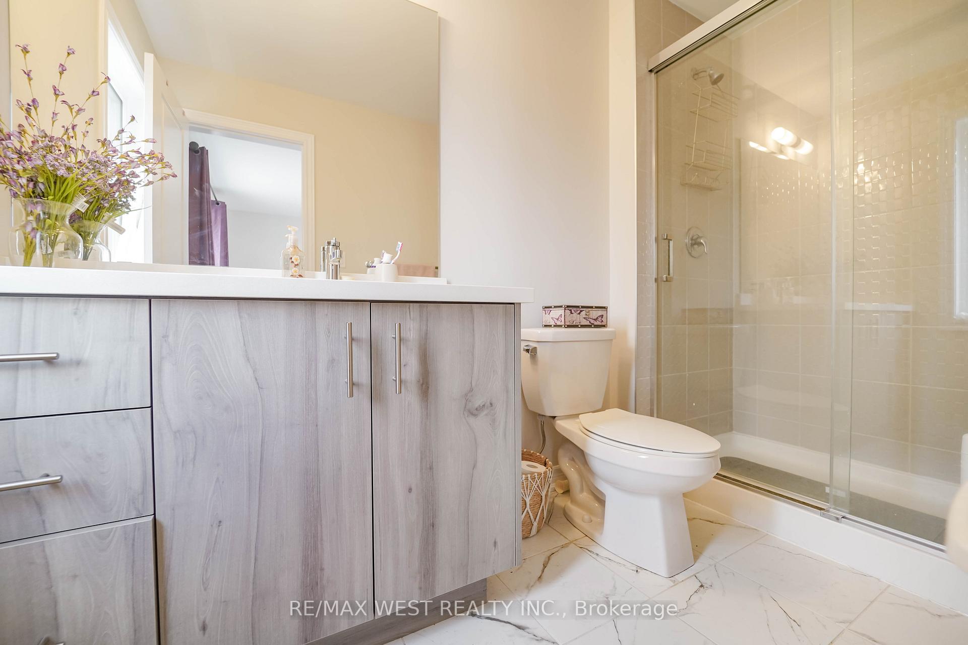 Photo 11 of 7 Folcroft Street W, Brampton, Credit Valley — HOMEH