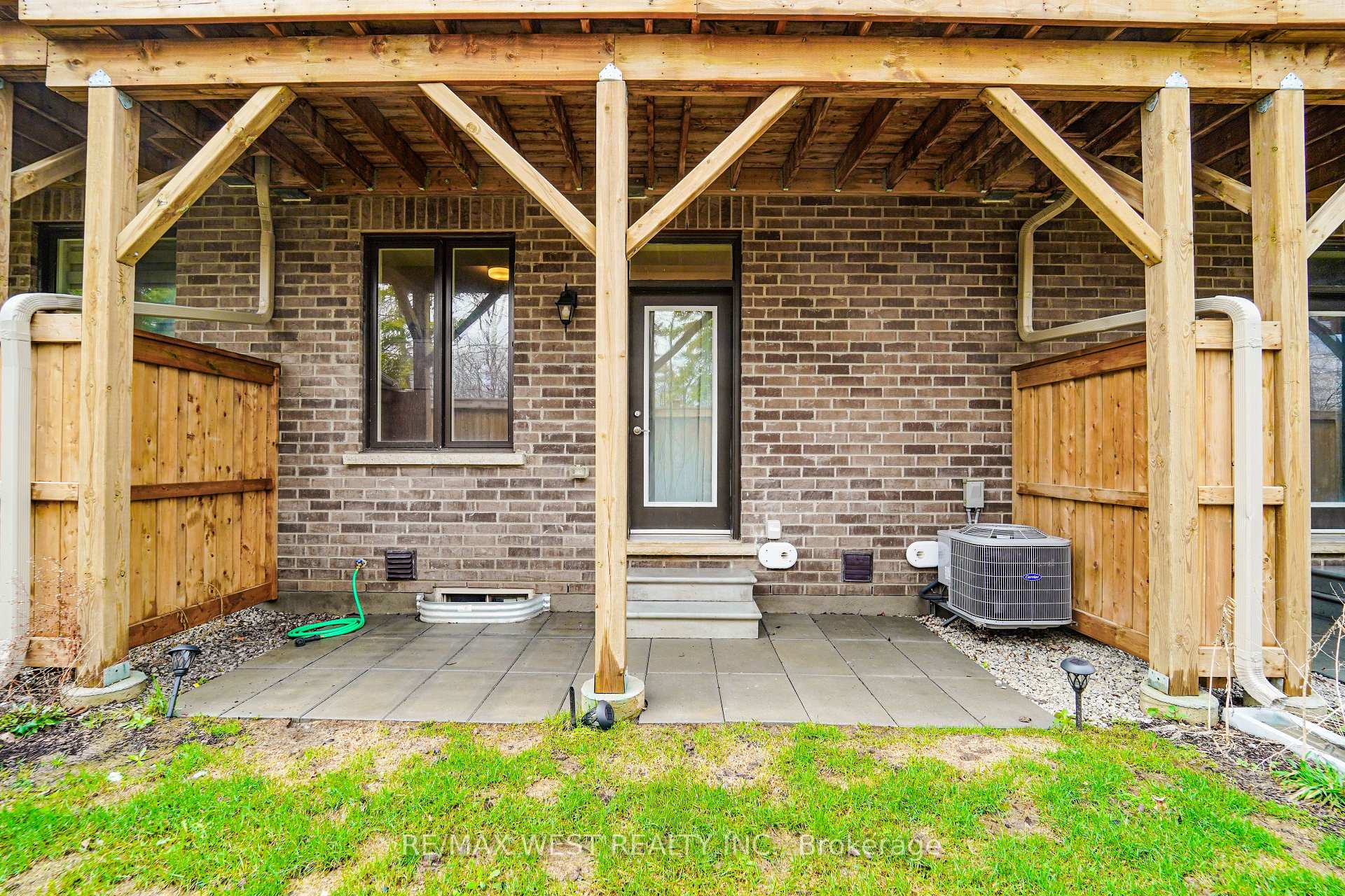 Photo 16 of 7 Folcroft Street W, Brampton, Credit Valley — HOMEH
