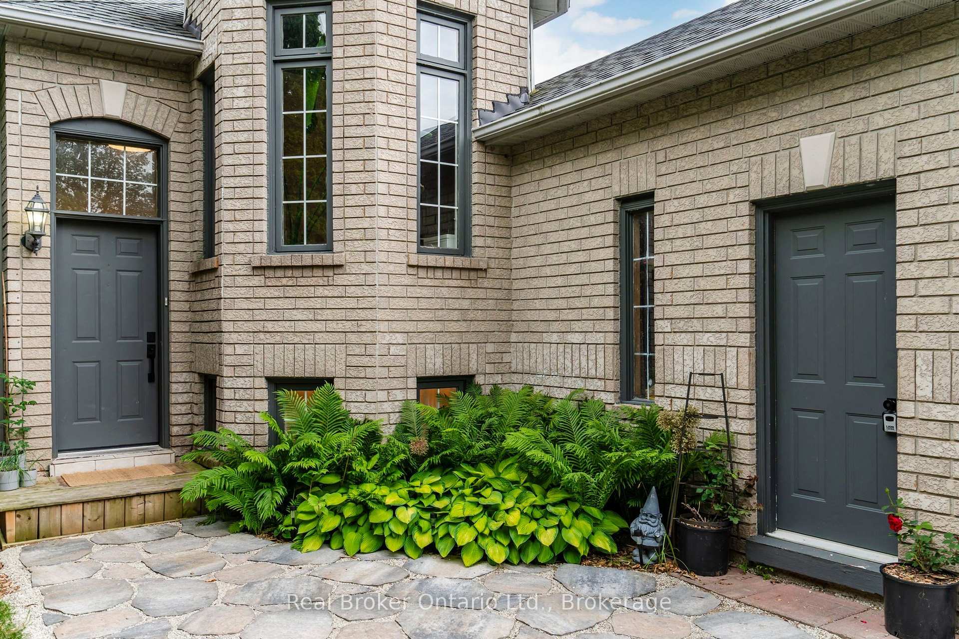 Photo 2 of 210 Dyer Drive, Wasaga Beach — HOMEH