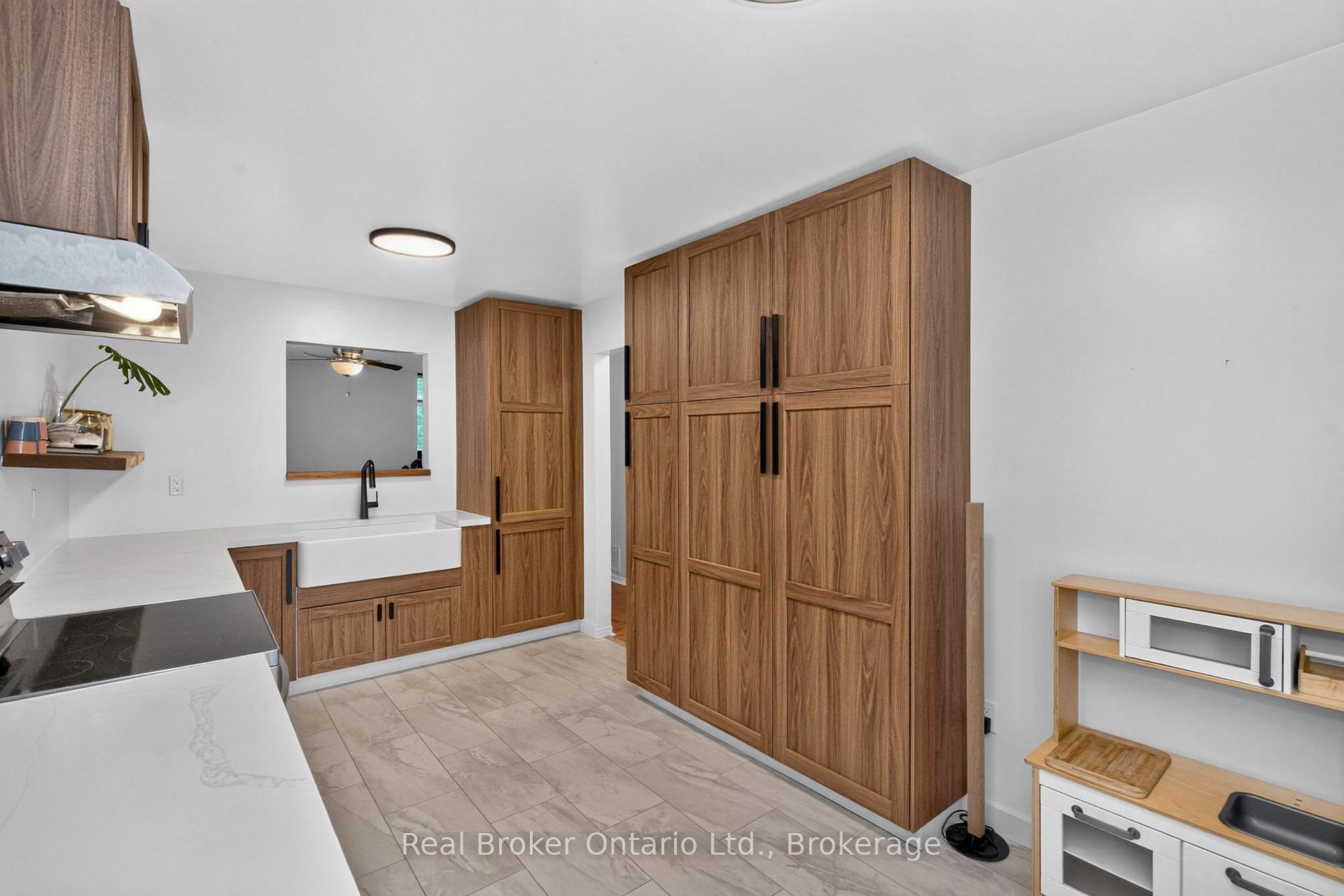 Photo 6 of 210 Dyer Drive, Wasaga Beach — HOMEH