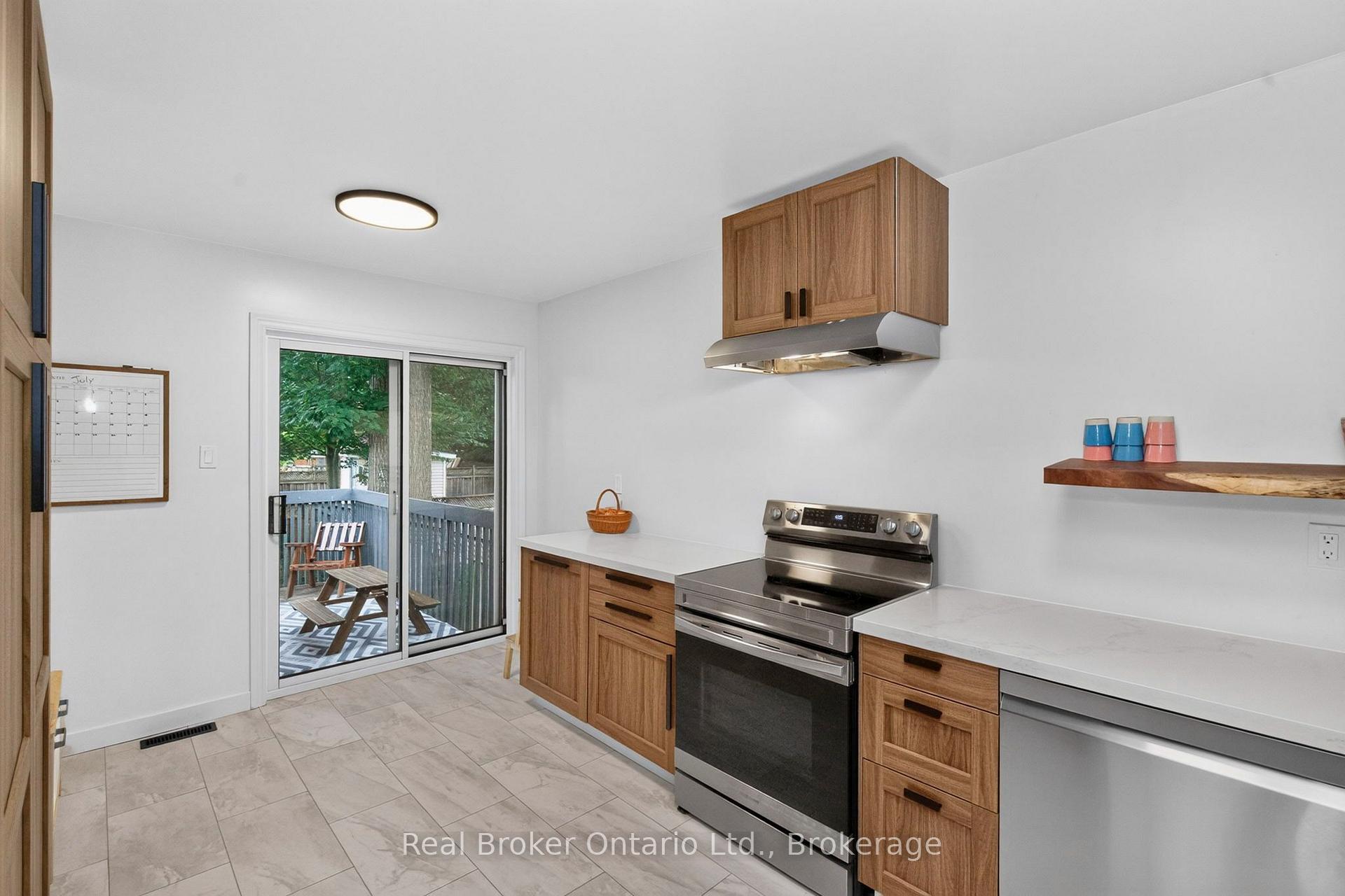 Photo 8 of 210 Dyer Drive, Wasaga Beach — HOMEH