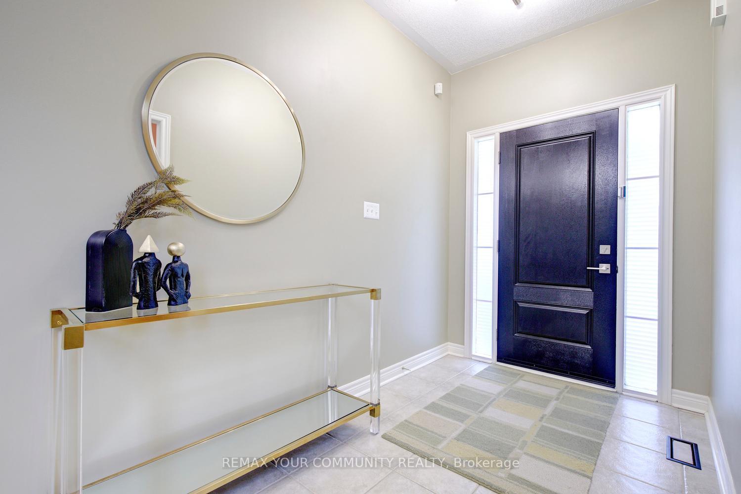 Photo 3 of 16 Westway Crescent, Vaughan, Patterson — HOMEH