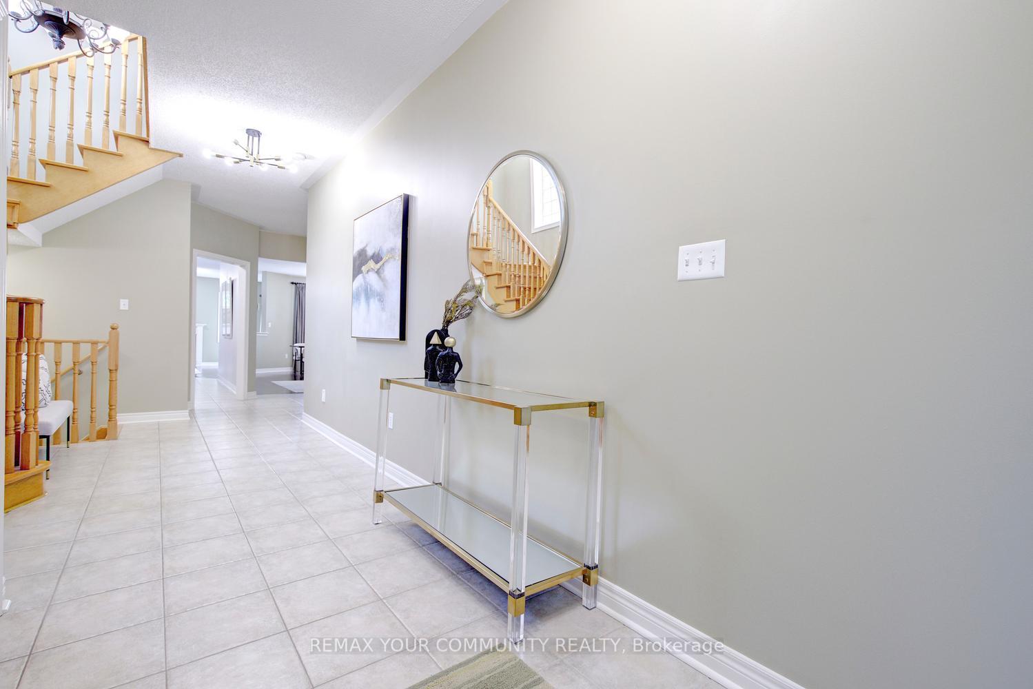 Photo 4 of 16 Westway Crescent, Vaughan, Patterson — HOMEH