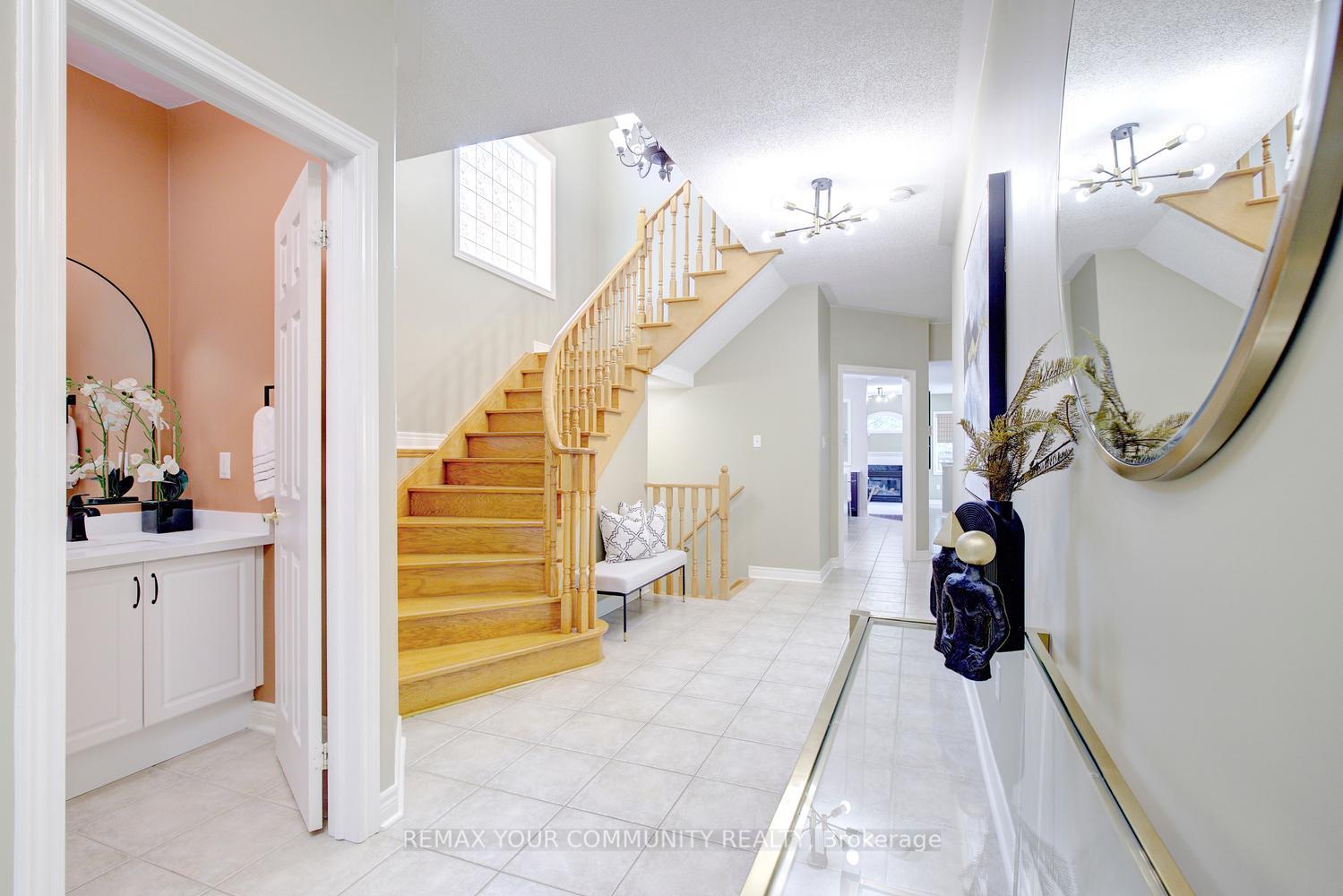 Photo 5 of 16 Westway Crescent, Vaughan, Patterson — HOMEH