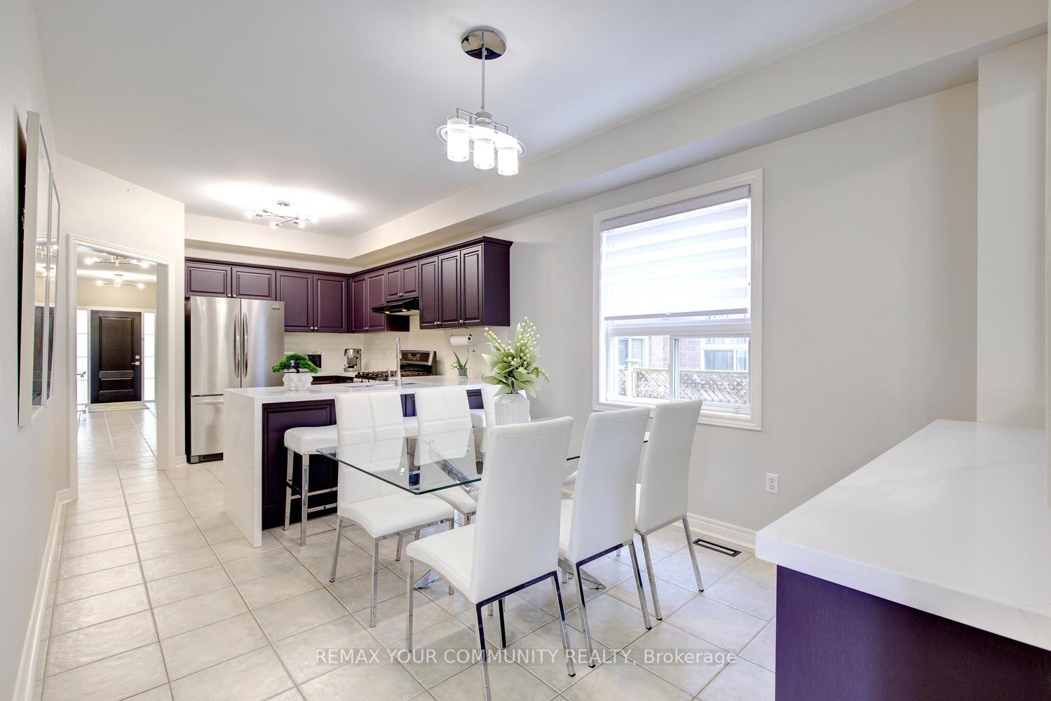 Photo 6 of 16 Westway Crescent, Vaughan, Patterson — HOMEH