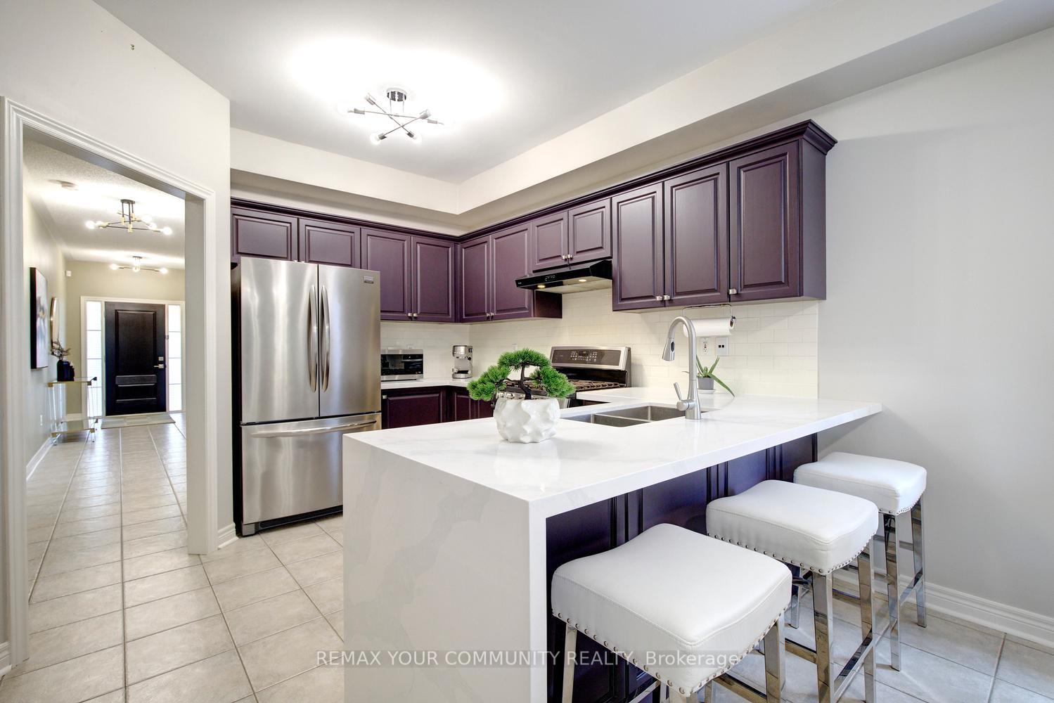Photo 7 of 16 Westway Crescent, Vaughan, Patterson — HOMEH