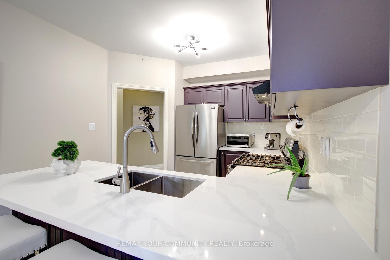 Photo 10 of 16 Westway Crescent, Vaughan, Patterson — HOMEH