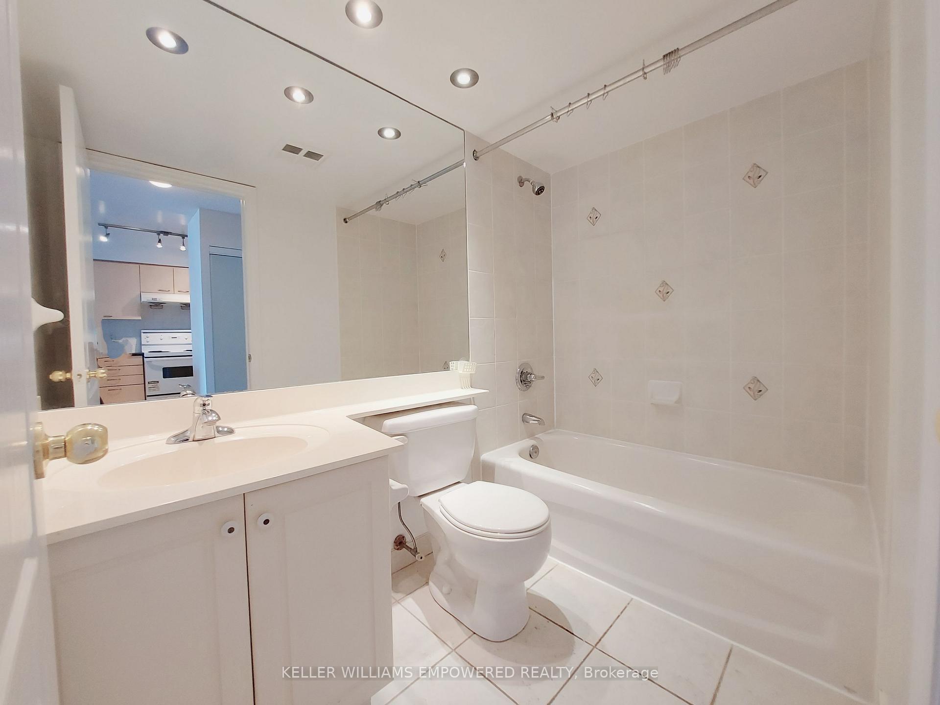 Photo 11 of Unit 803, 48 Suncrest Boulevard, Markham, Commerce Valley — HOMEH