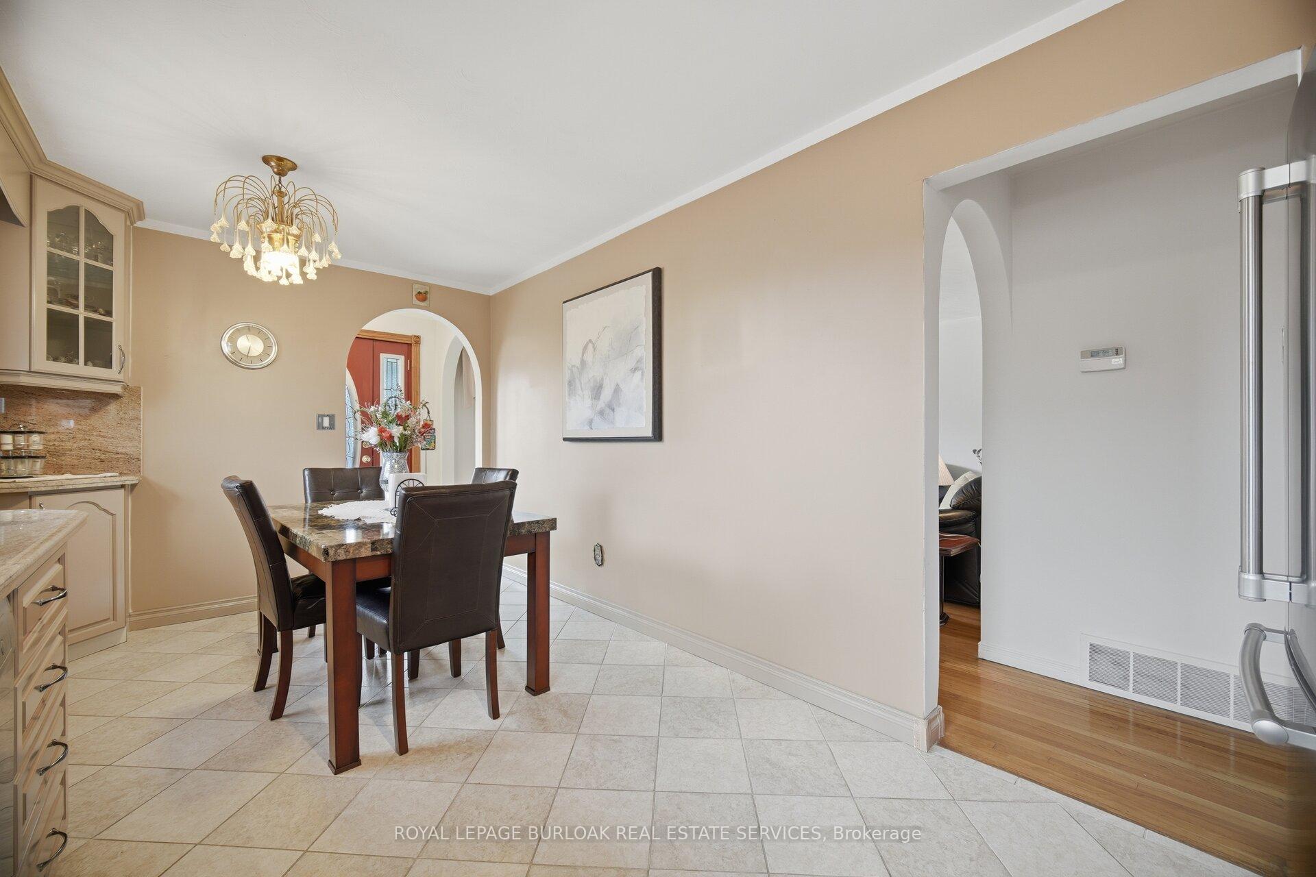 Photo 10 of 31 Summercrest Drive, Hamilton, Gershome — HOMEH