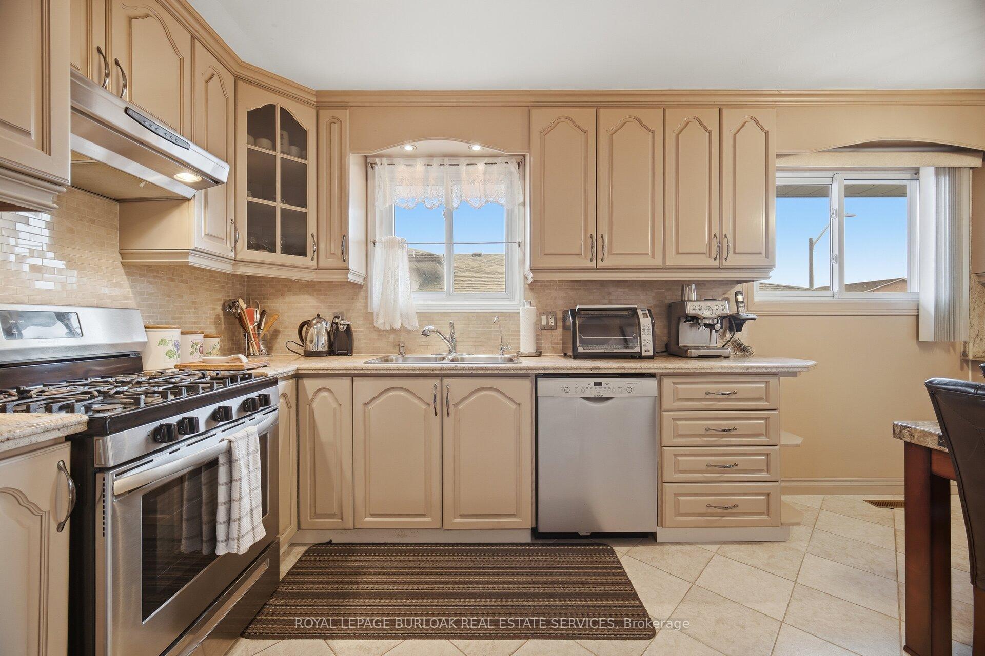Photo 12 of 31 Summercrest Drive, Hamilton, Gershome — HOMEH