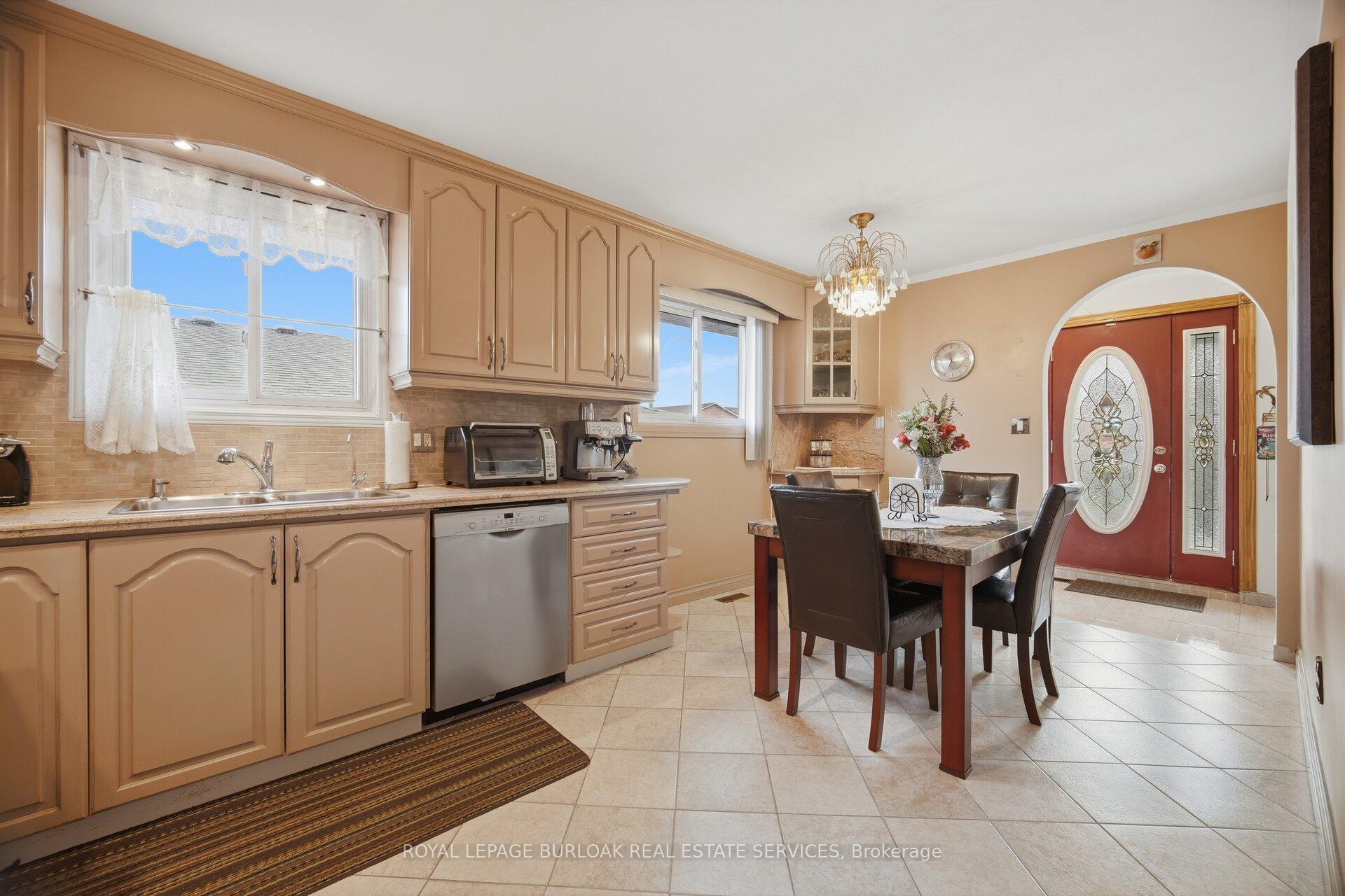 Photo 13 of 31 Summercrest Drive, Hamilton, Gershome — HOMEH