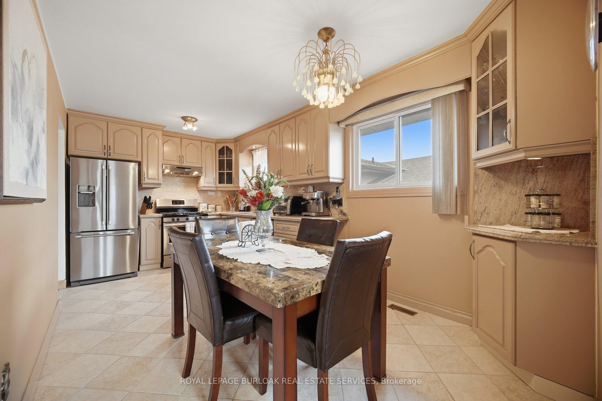 Photo 14 of 31 Summercrest Drive, Hamilton, Gershome — HOMEH
