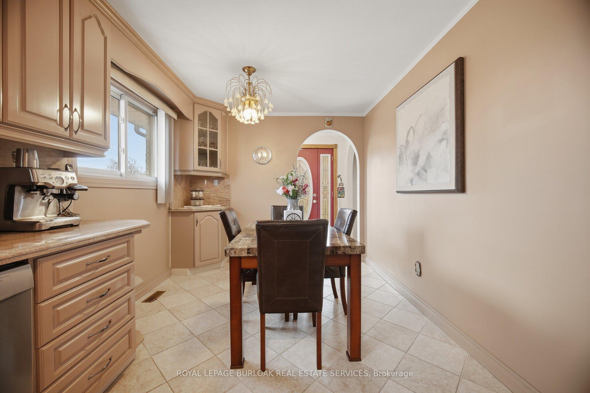 Photo 15 of 31 Summercrest Drive, Hamilton, Gershome — HOMEH