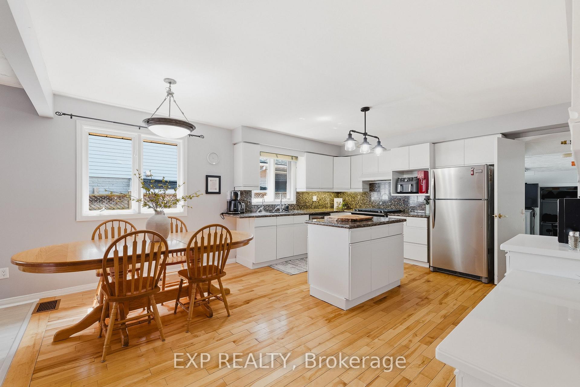 Photo 4 of 381 Timlock Place, Waterloo, Lexington — HOMEH