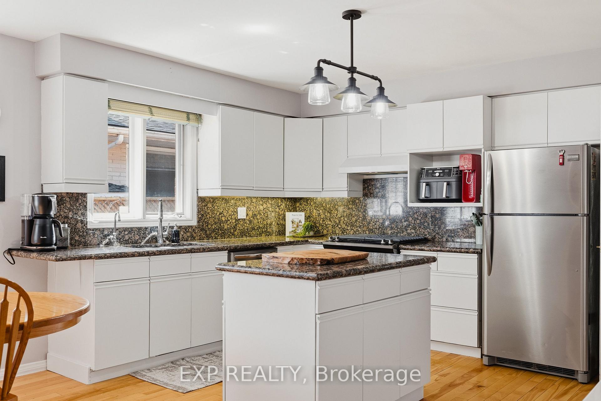 Photo 5 of 381 Timlock Place, Waterloo, Lexington — HOMEH