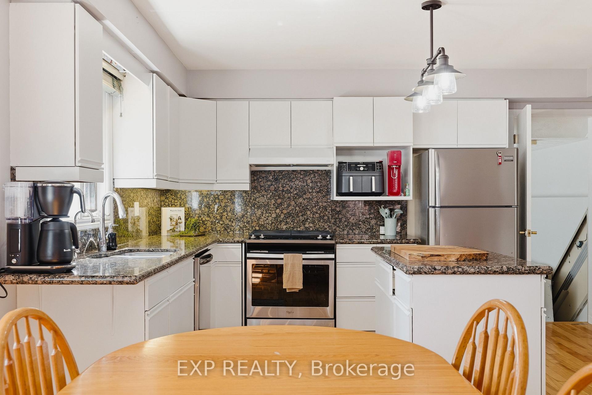 Photo 6 of 381 Timlock Place, Waterloo, Lexington — HOMEH