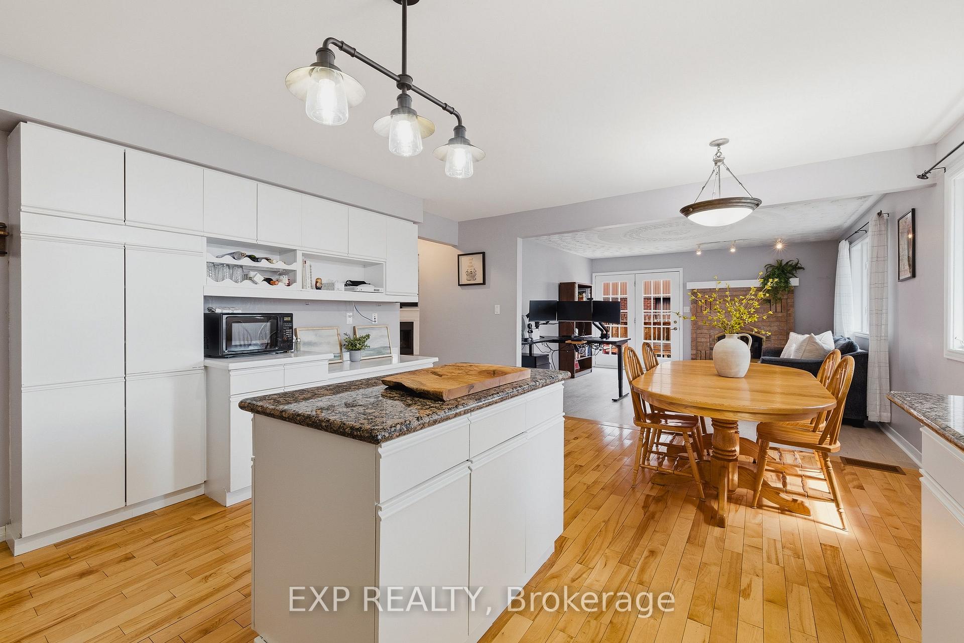 Photo 8 of 381 Timlock Place, Waterloo, Lexington — HOMEH
