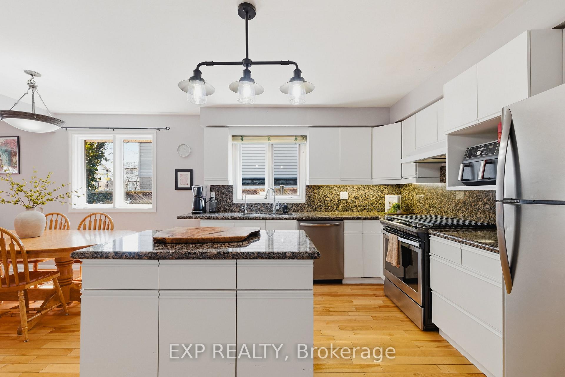 Photo 10 of 381 Timlock Place, Waterloo, Lexington — HOMEH