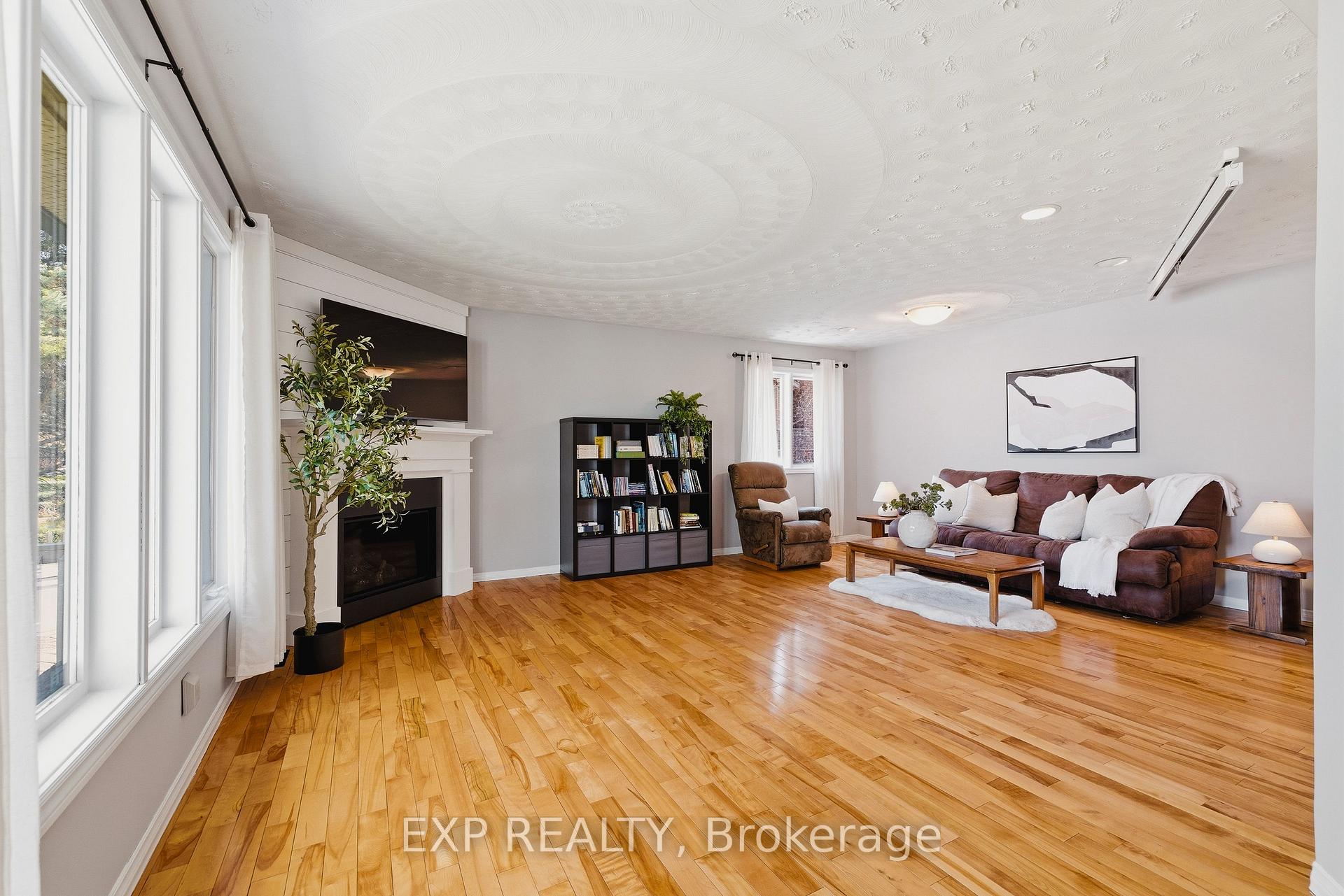 Photo 11 of 381 Timlock Place, Waterloo, Lexington — HOMEH