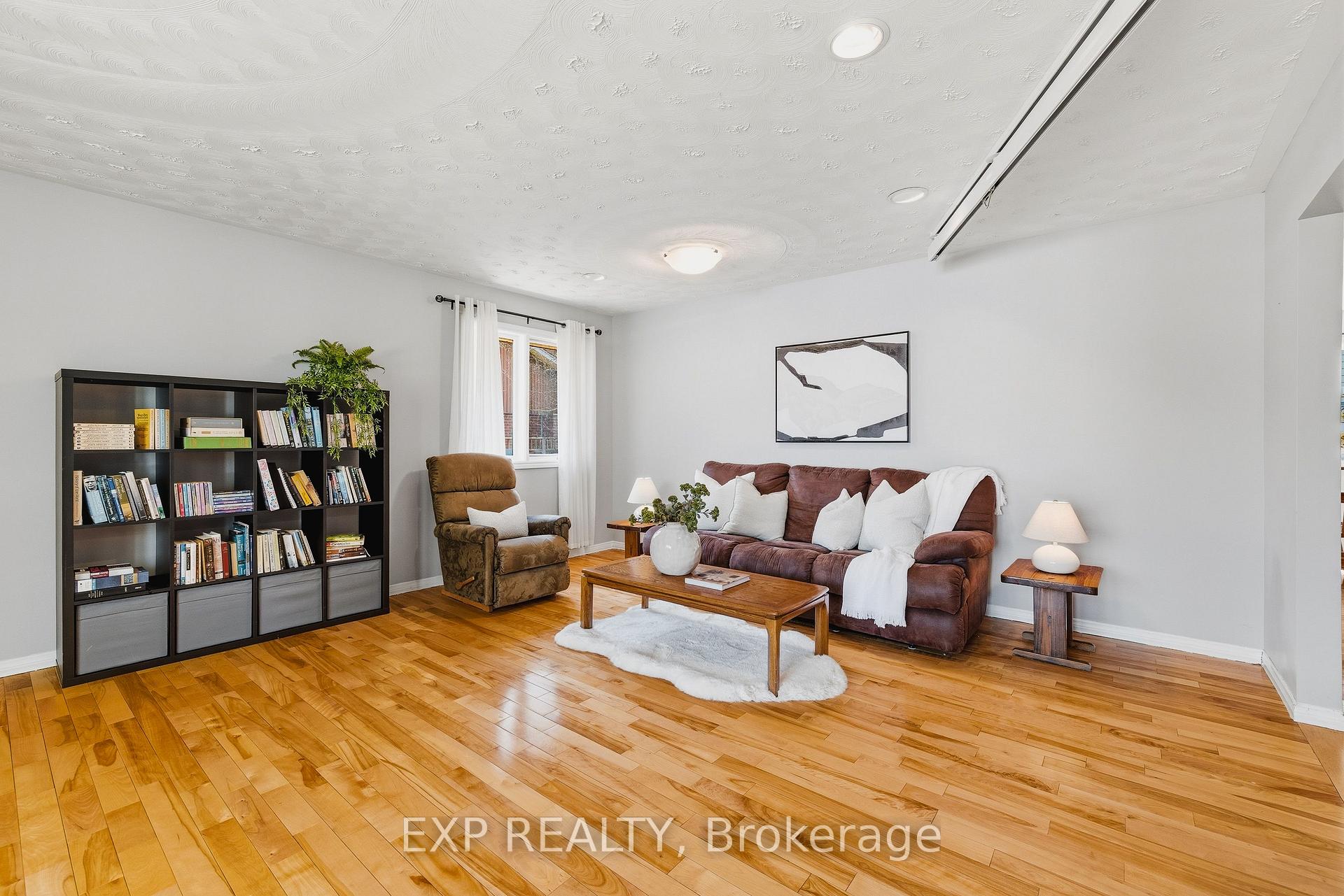 Photo 12 of 381 Timlock Place, Waterloo, Lexington — HOMEH