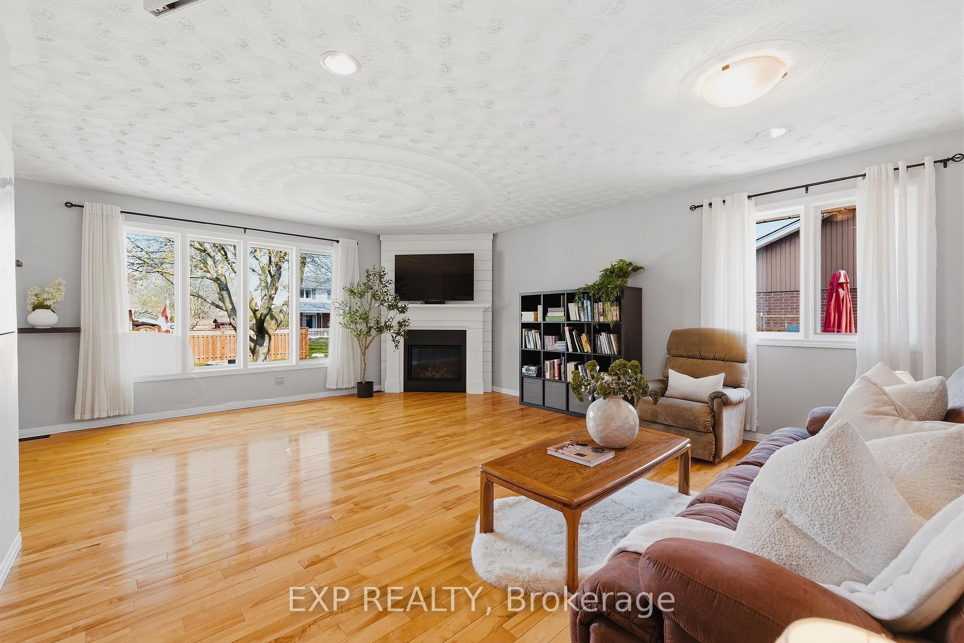 Photo 13 of 381 Timlock Place, Waterloo, Lexington — HOMEH