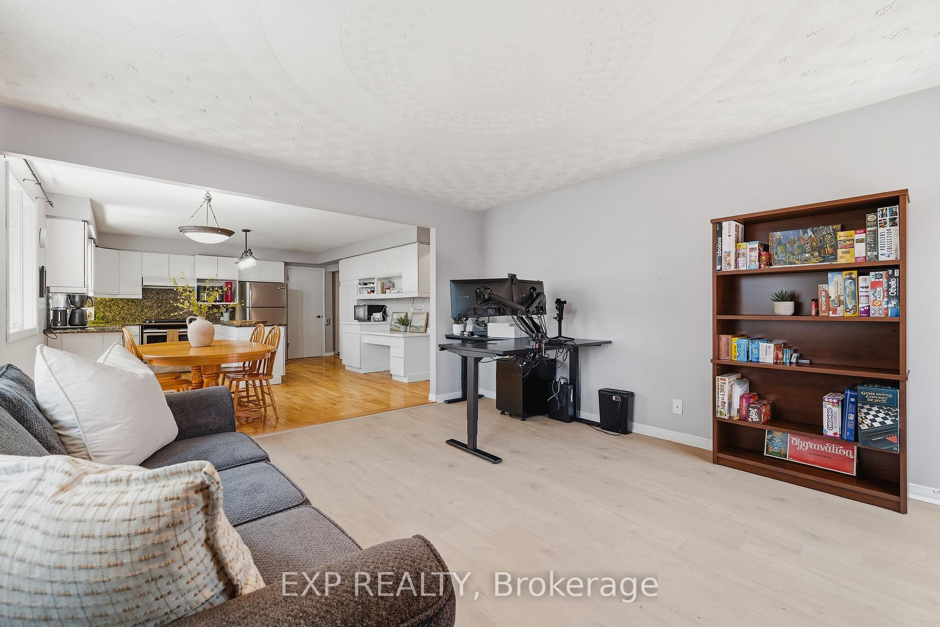 Photo 16 of 381 Timlock Place, Waterloo, Lexington — HOMEH