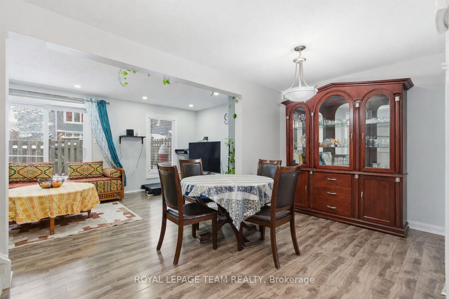 Photo 3 of Unit 33, 3333 Mccarthy Road, Ottawa, Hunt Club/Western Community — HOMEH