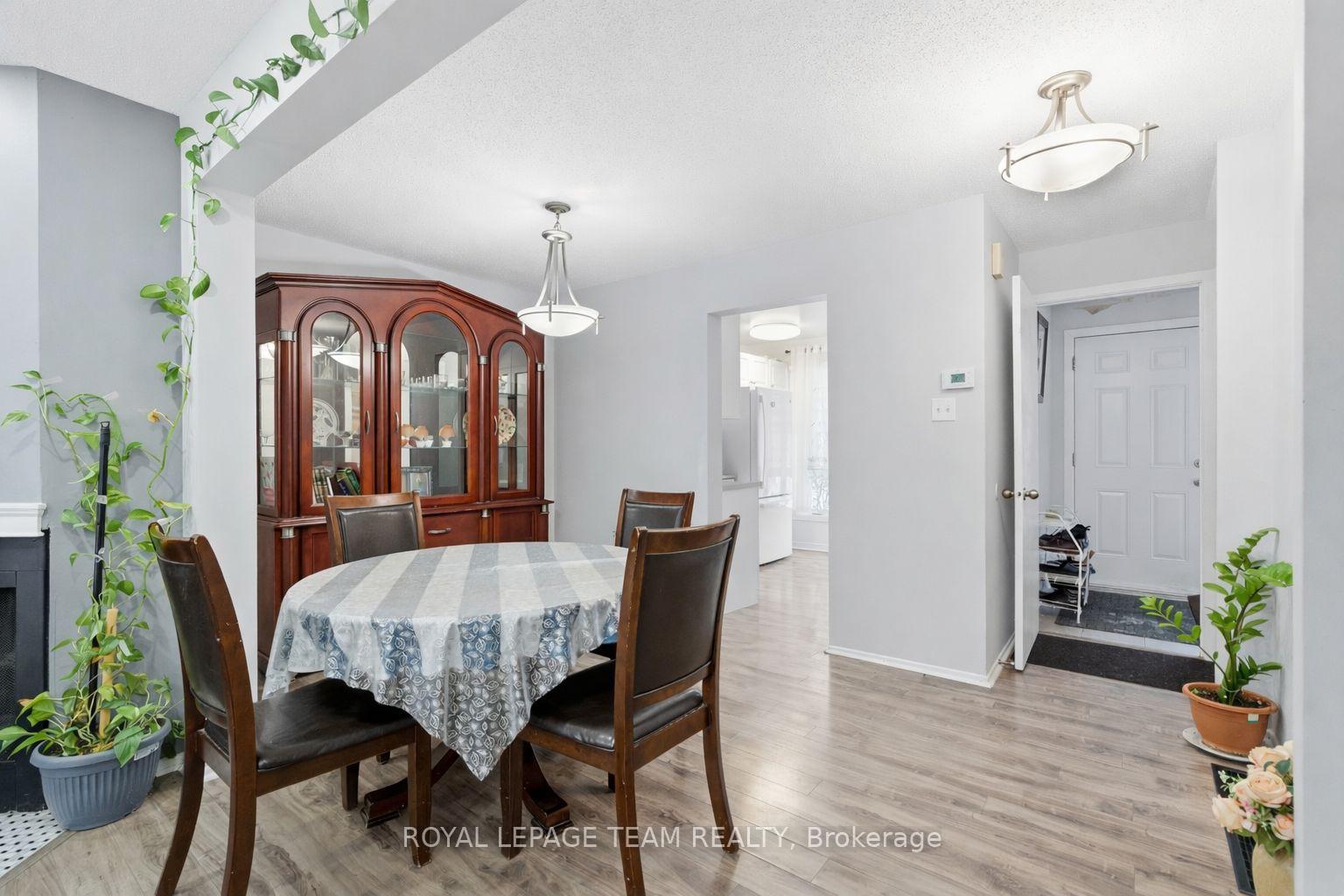 Photo 4 of Unit 33, 3333 Mccarthy Road, Ottawa, Hunt Club/Western Community — HOMEH