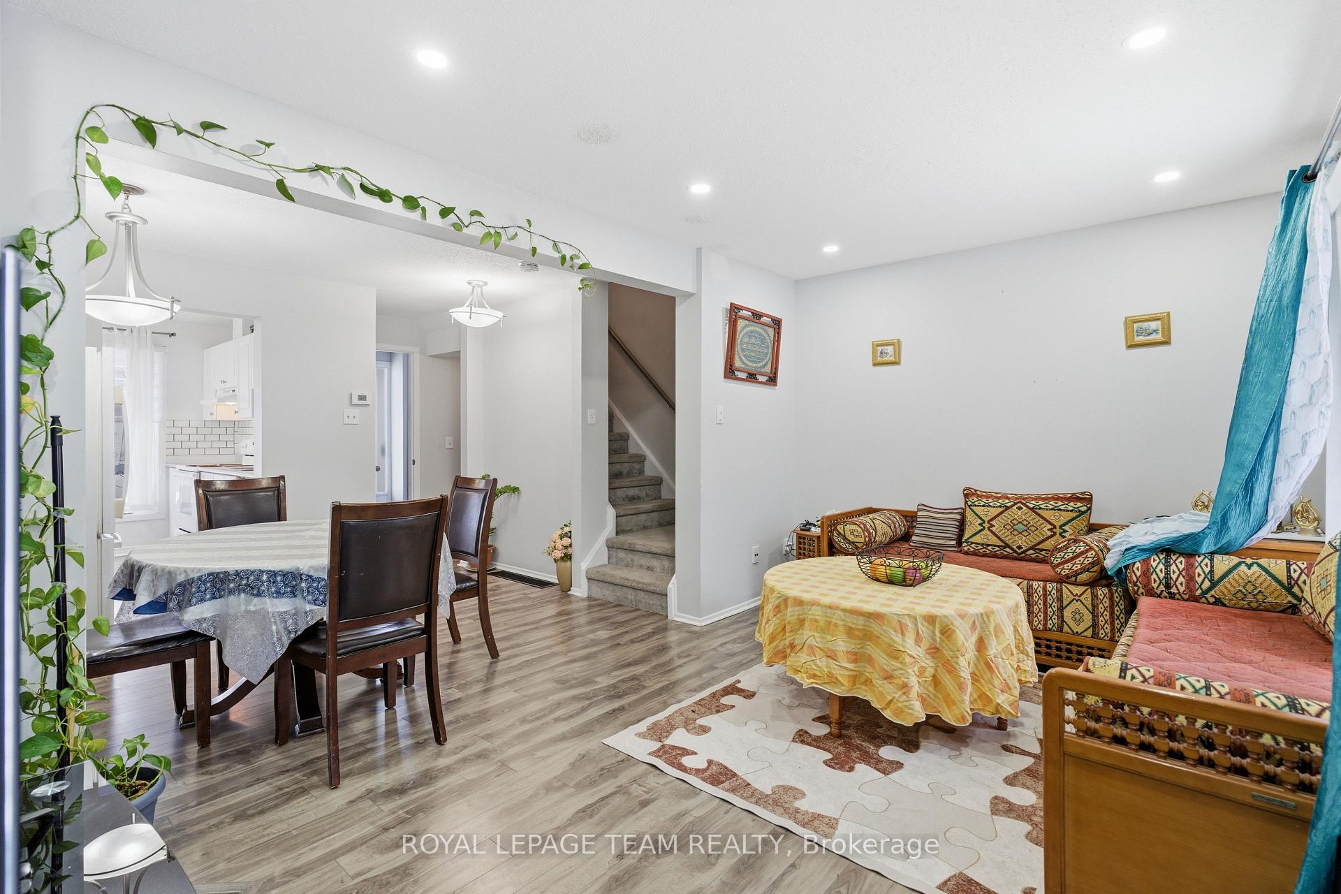 Photo 5 of Unit 33, 3333 Mccarthy Road, Ottawa, Hunt Club/Western Community — HOMEH