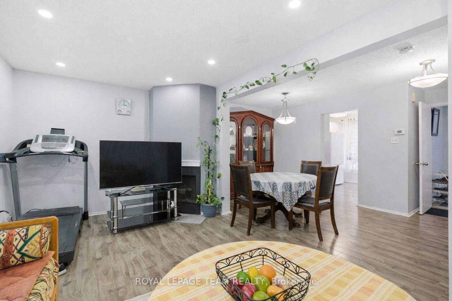 Photo 6 of Unit 33, 3333 Mccarthy Road, Ottawa, Hunt Club/Western Community — HOMEH