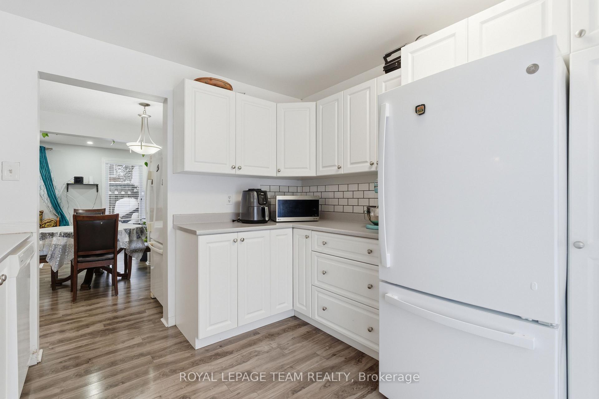 Photo 10 of Unit 33, 3333 Mccarthy Road, Ottawa, Hunt Club/Western Community — HOMEH