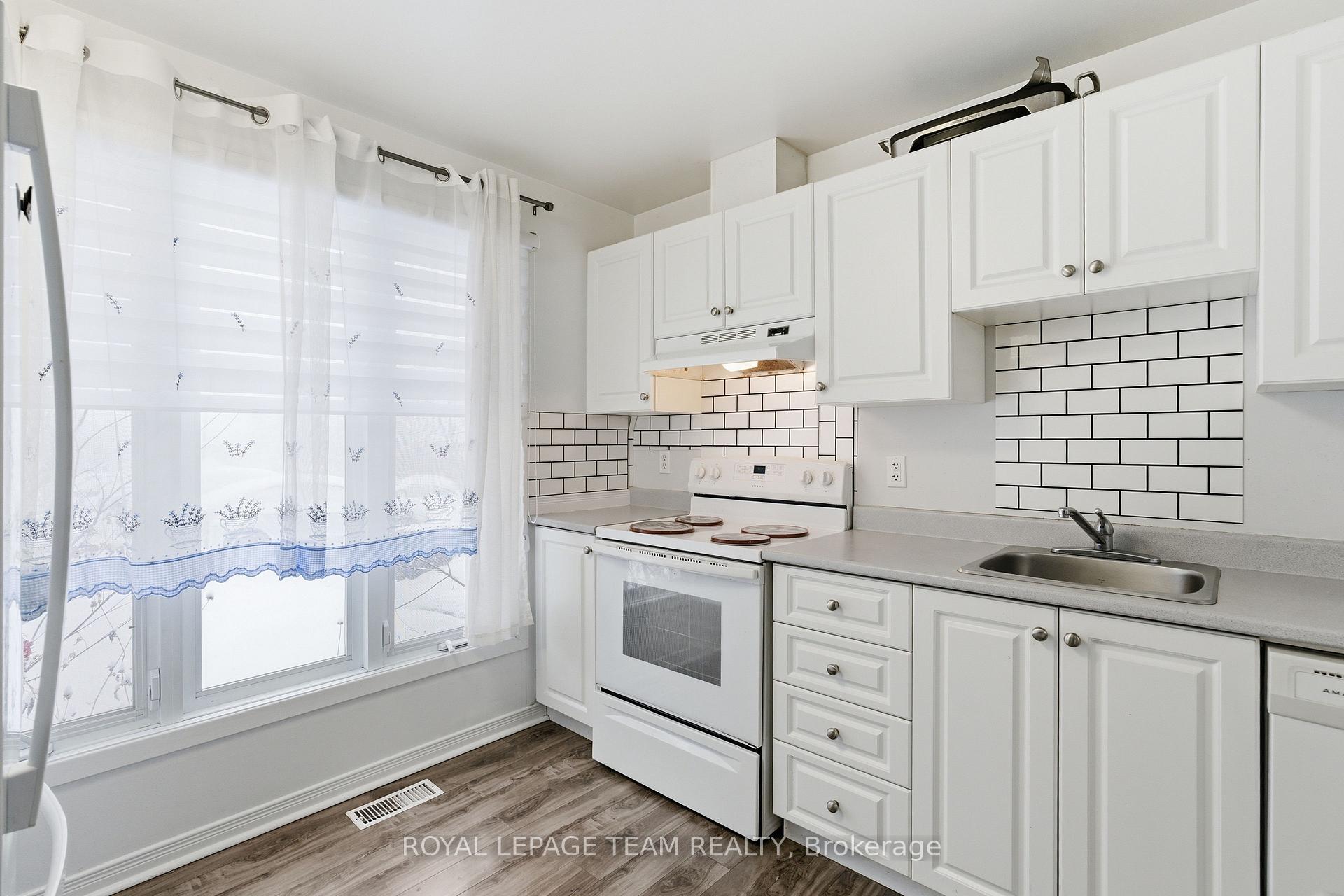 Photo 12 of Unit 33, 3333 Mccarthy Road, Ottawa, Hunt Club/Western Community — HOMEH