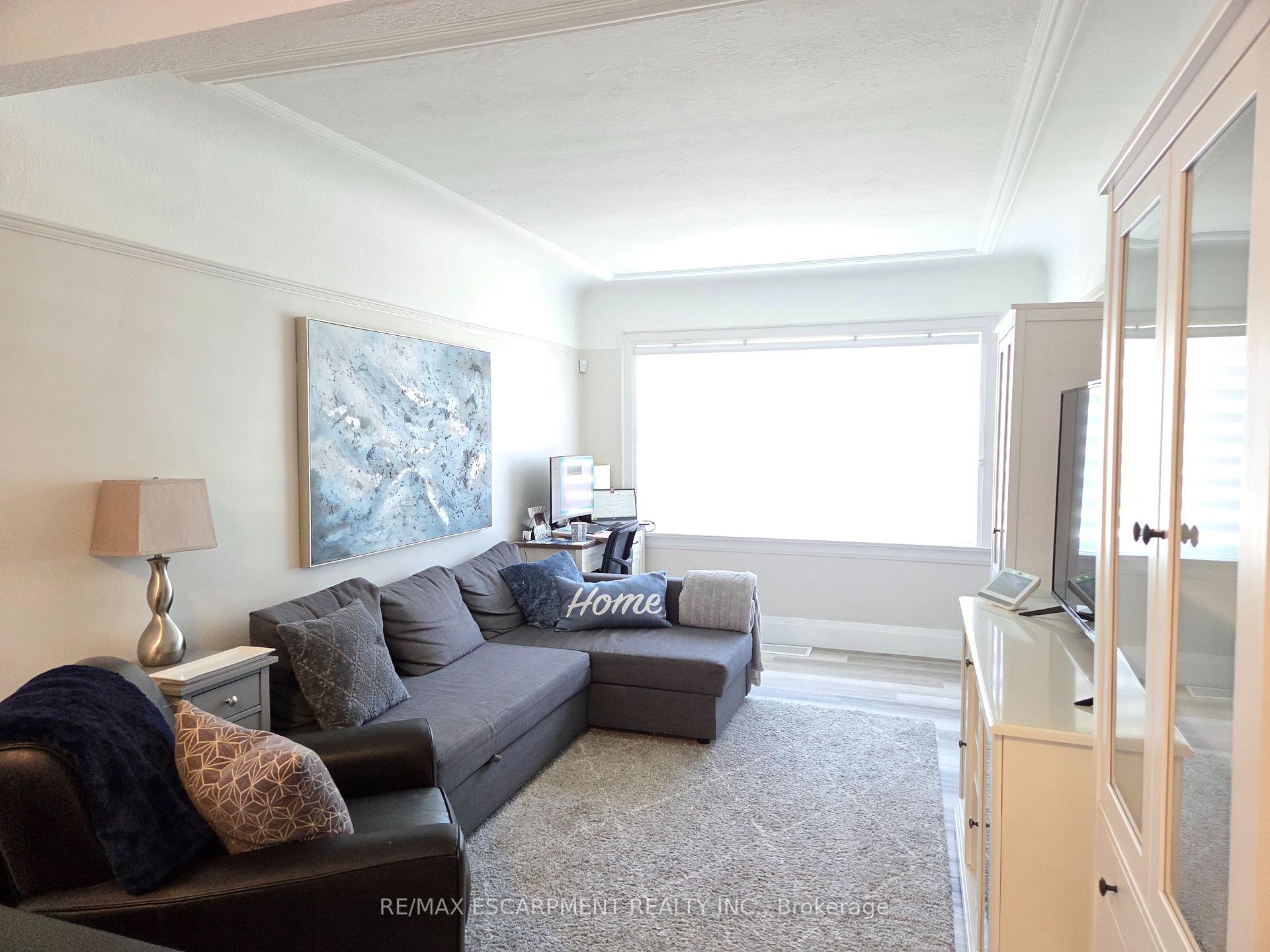 Photo 3 of 77 Paradise Road S, Hamilton, Westdale — HOMEH