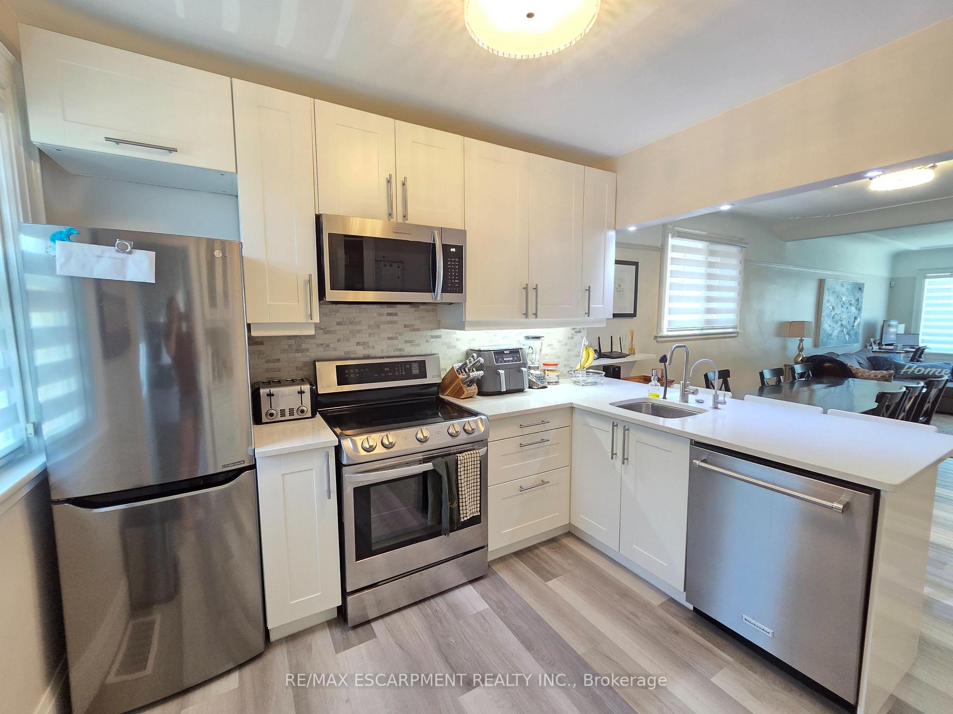 Photo 5 of 77 Paradise Road S, Hamilton, Westdale — HOMEH