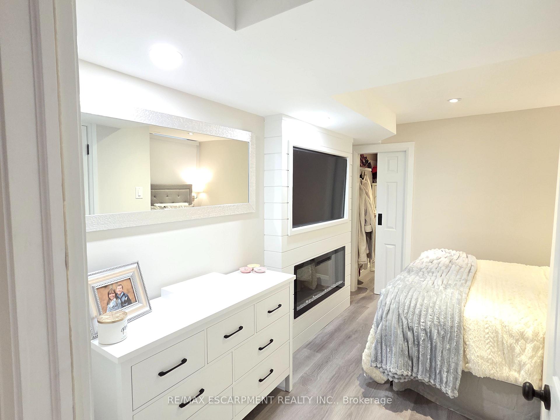 Photo 10 of 77 Paradise Road S, Hamilton, Westdale — HOMEH